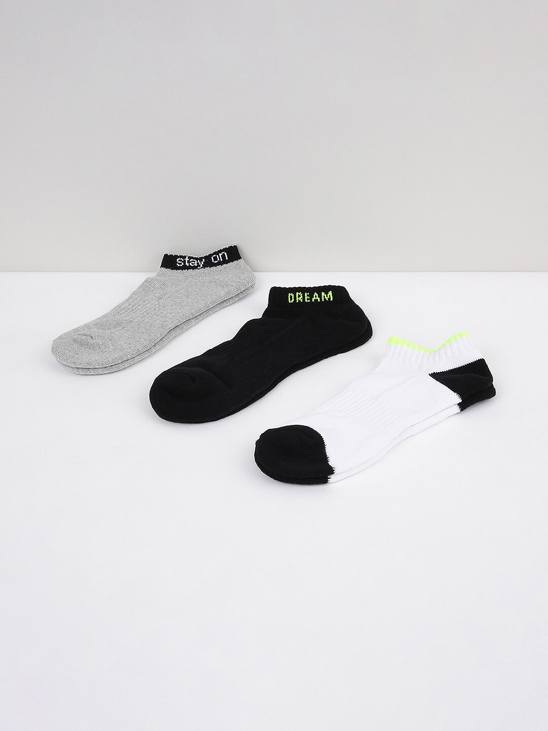 

max Men Pack Of 3 Assorted Cotton Ankle-Length Socks