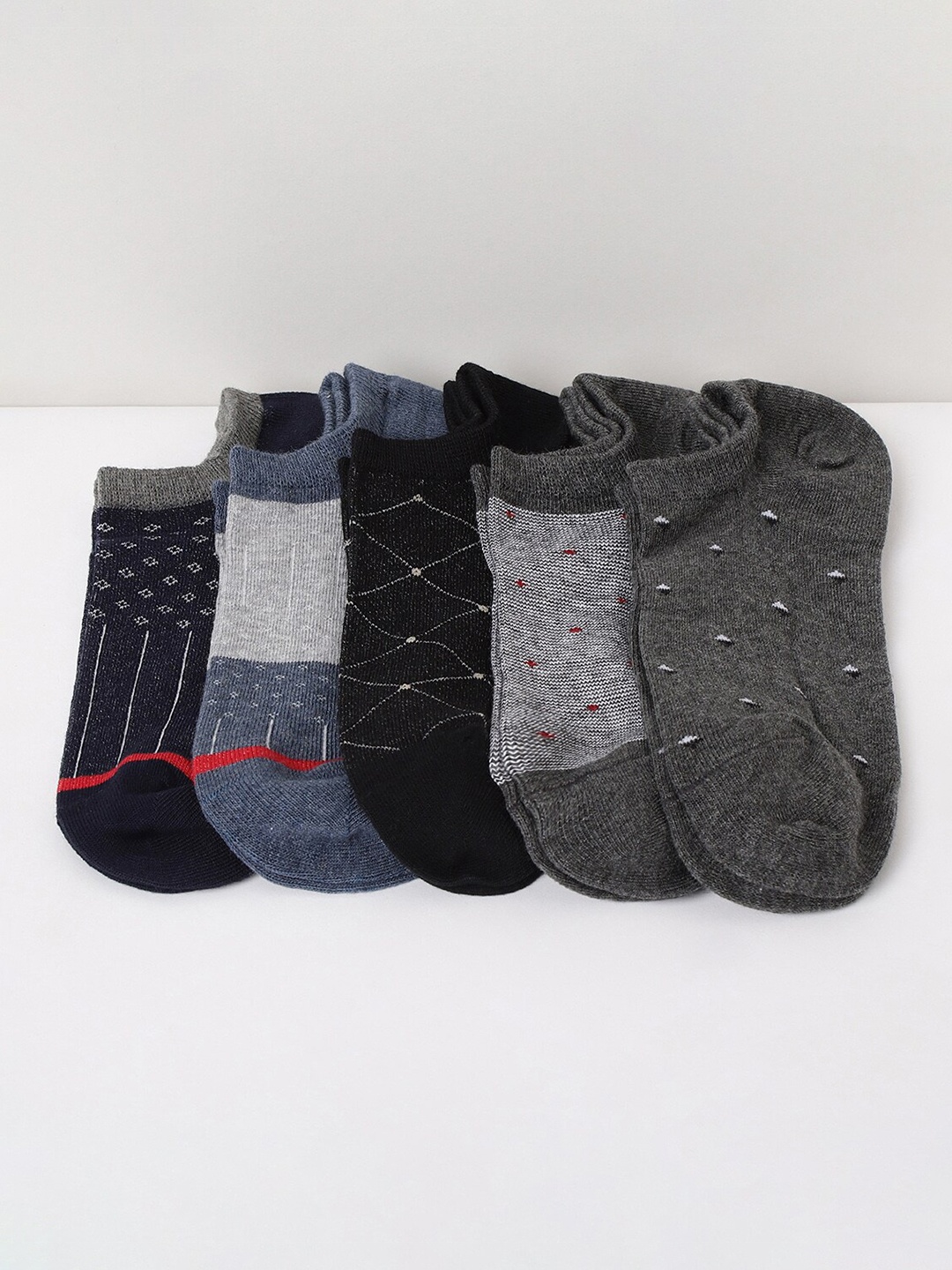 

max Men Pack Of 5 Assorted Ankle-Length Cotton Socks
