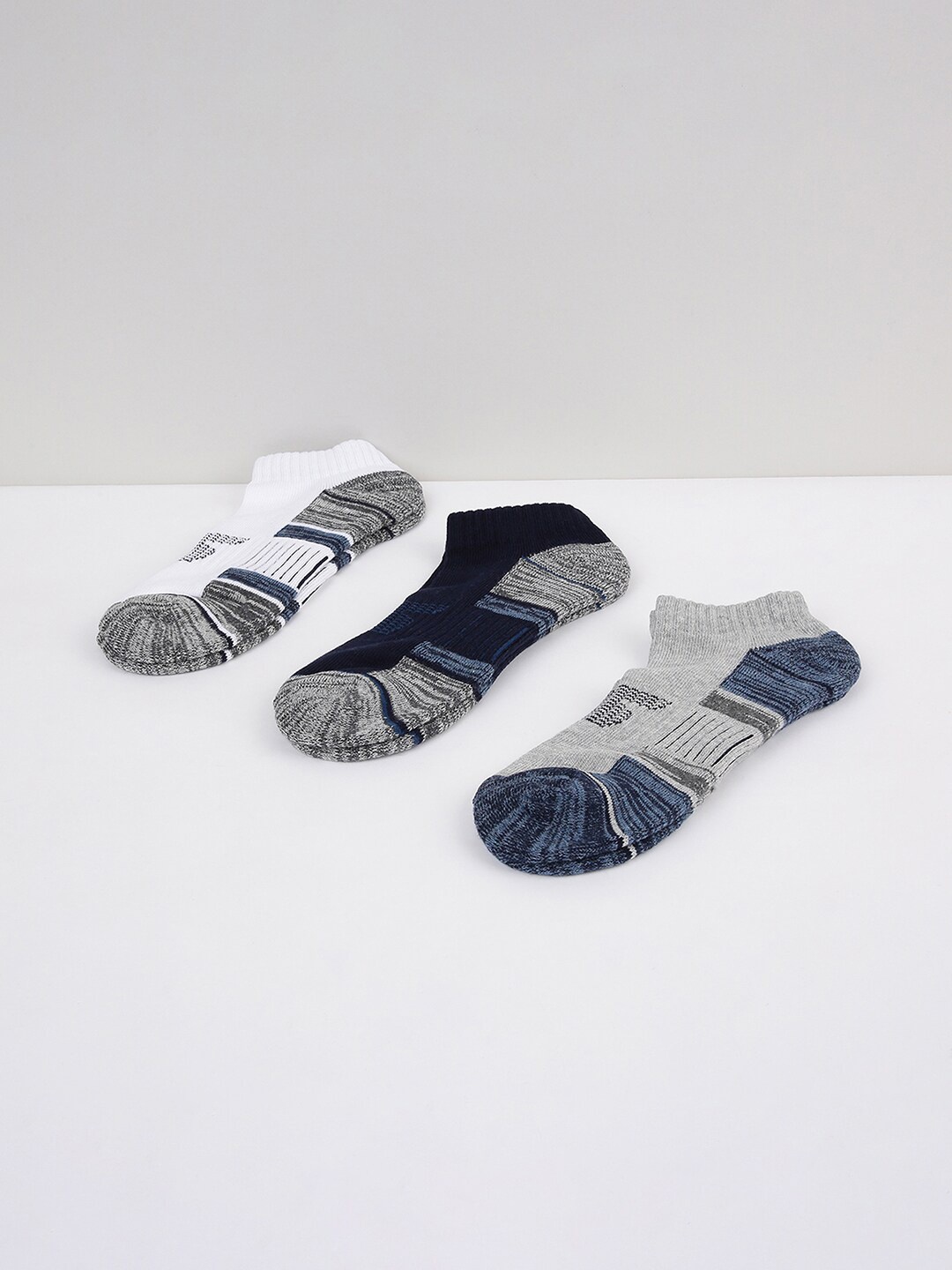 

max Me Pack Of 3 Assorted Ankle-Length Cotton Socks