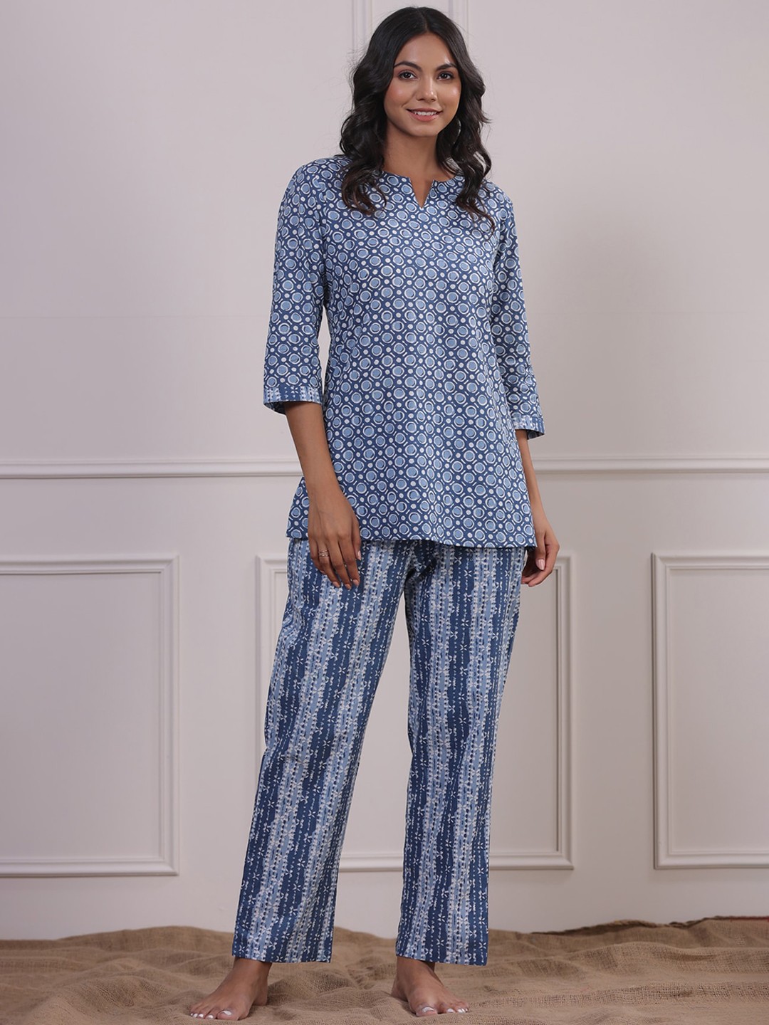 

JISORA Women Blue Printed Pure Cotton Night suit