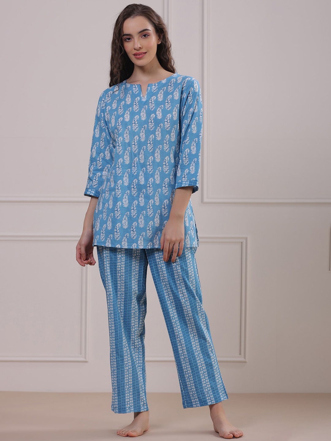 

JISORA Women Blue Pasley Printed Pure Cotton Night suit