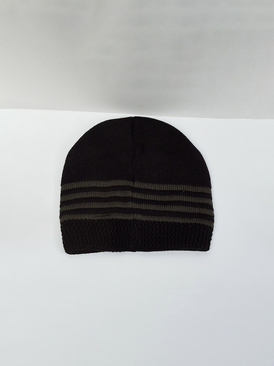 

max Men Black & Olive Green Printed Beanie