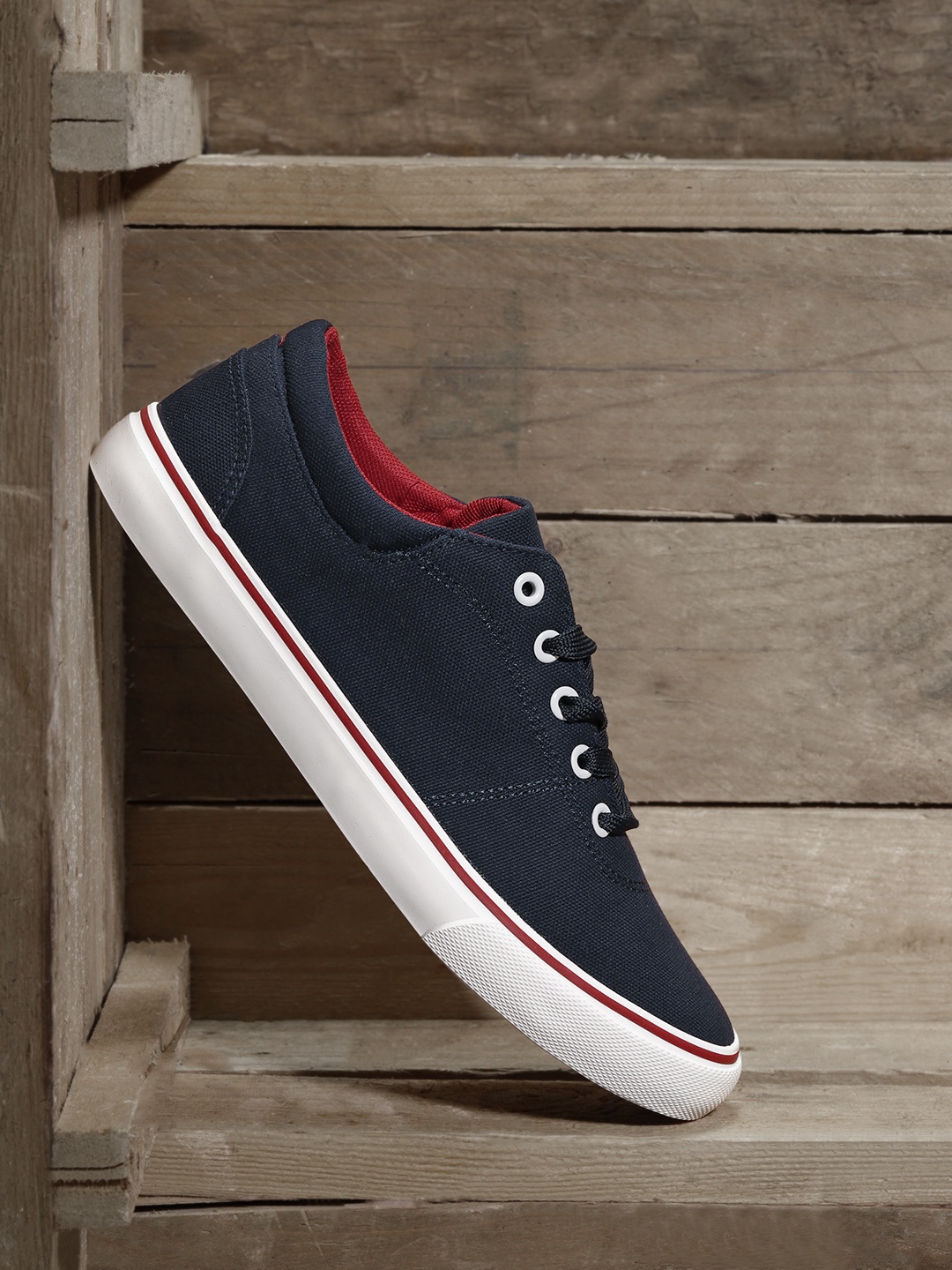 

Roadster Men Navy Sneakers, Navy blue