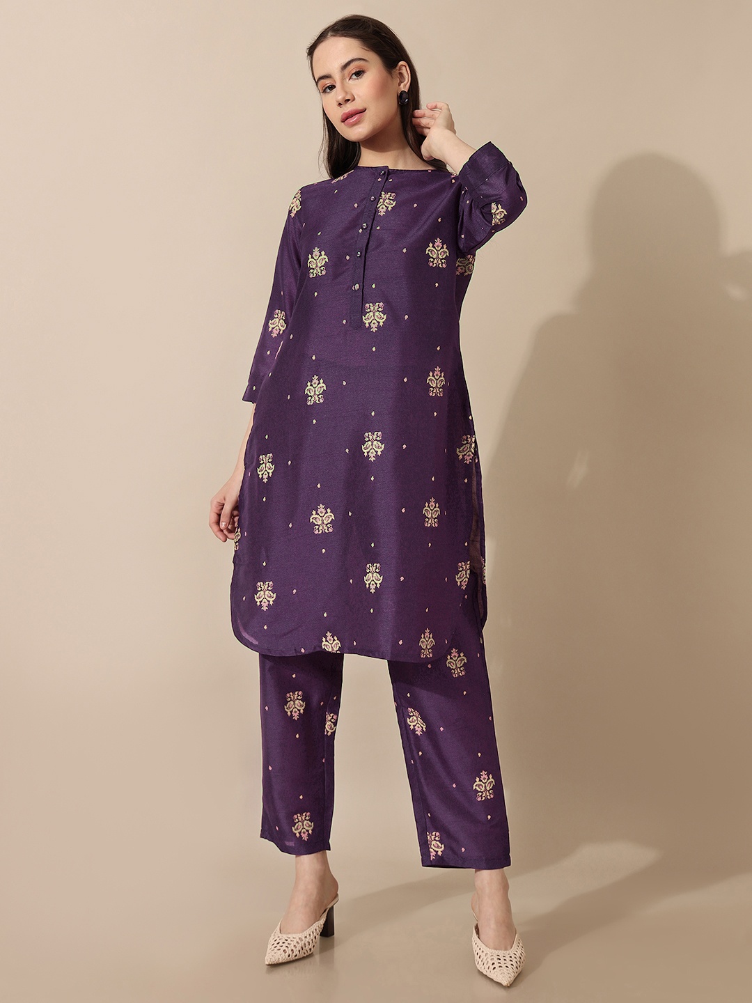 

Saaki Women Purple Floral Embroidered Kurti with Trousers