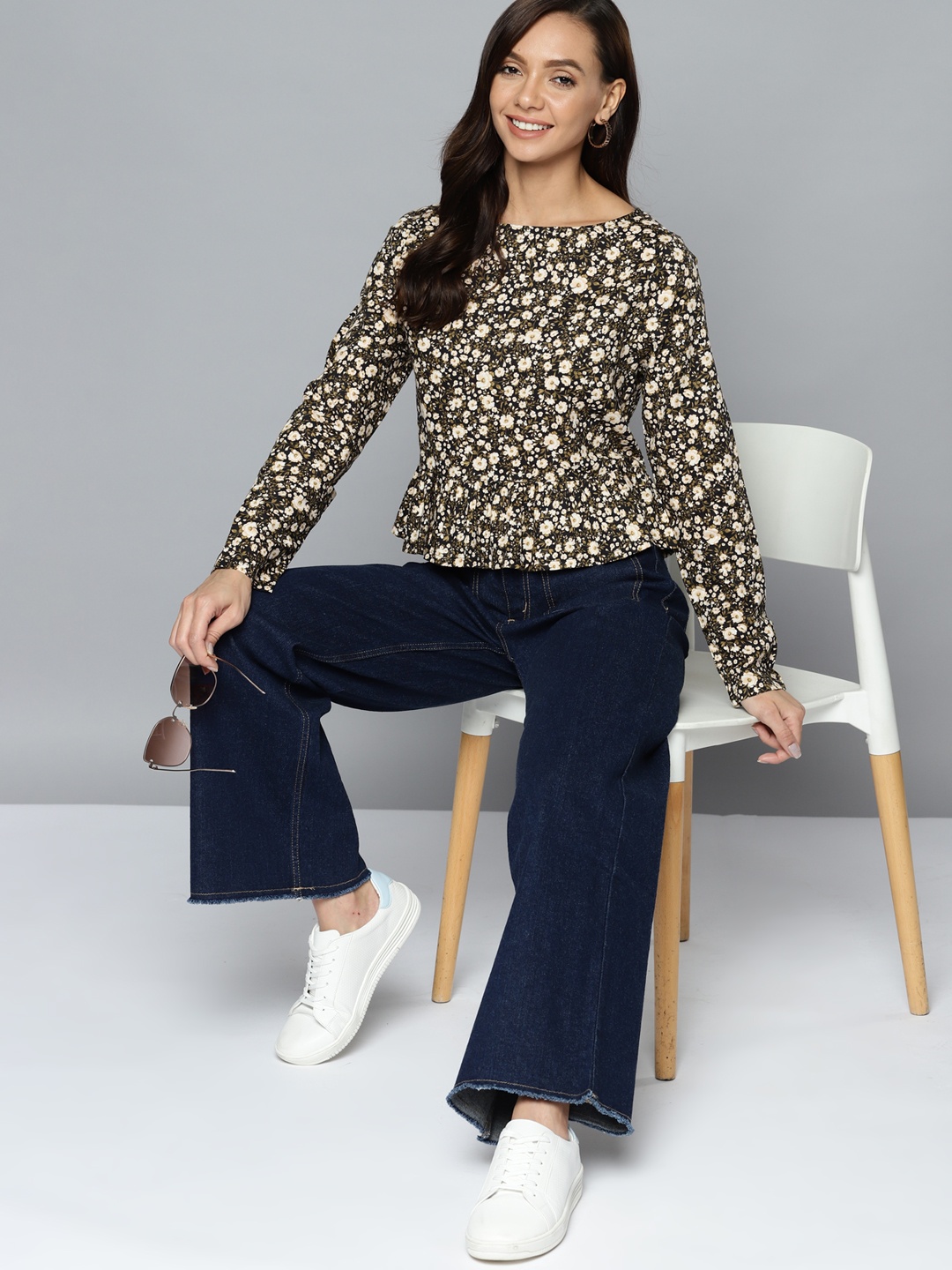 

Mast & Harbour Women Black & Beige Floral Print Top