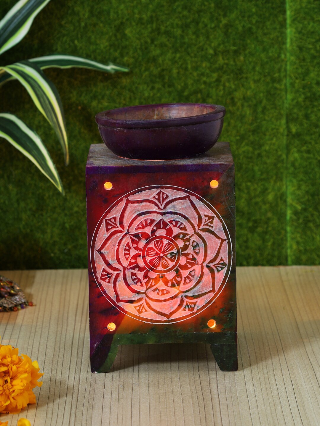 

Aapno Rajasthan Red & Blue Printed Tealight Holder With Oil Diffuser