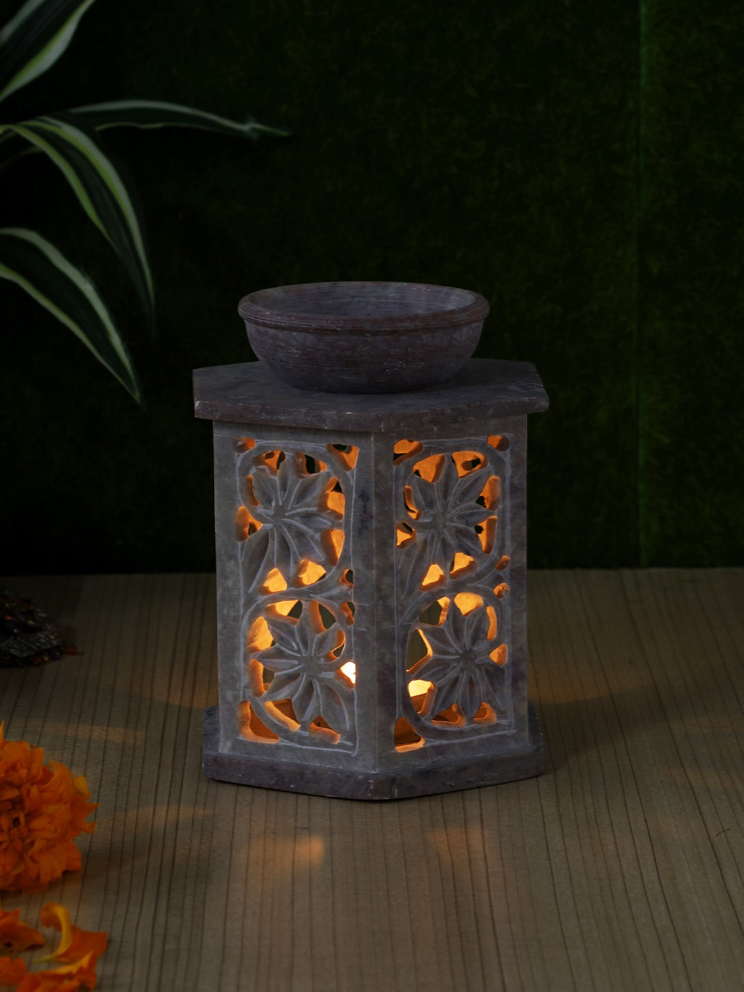 

Aapno Rajasthan White Handcrafted Aroma Diffuser in Soap Stone