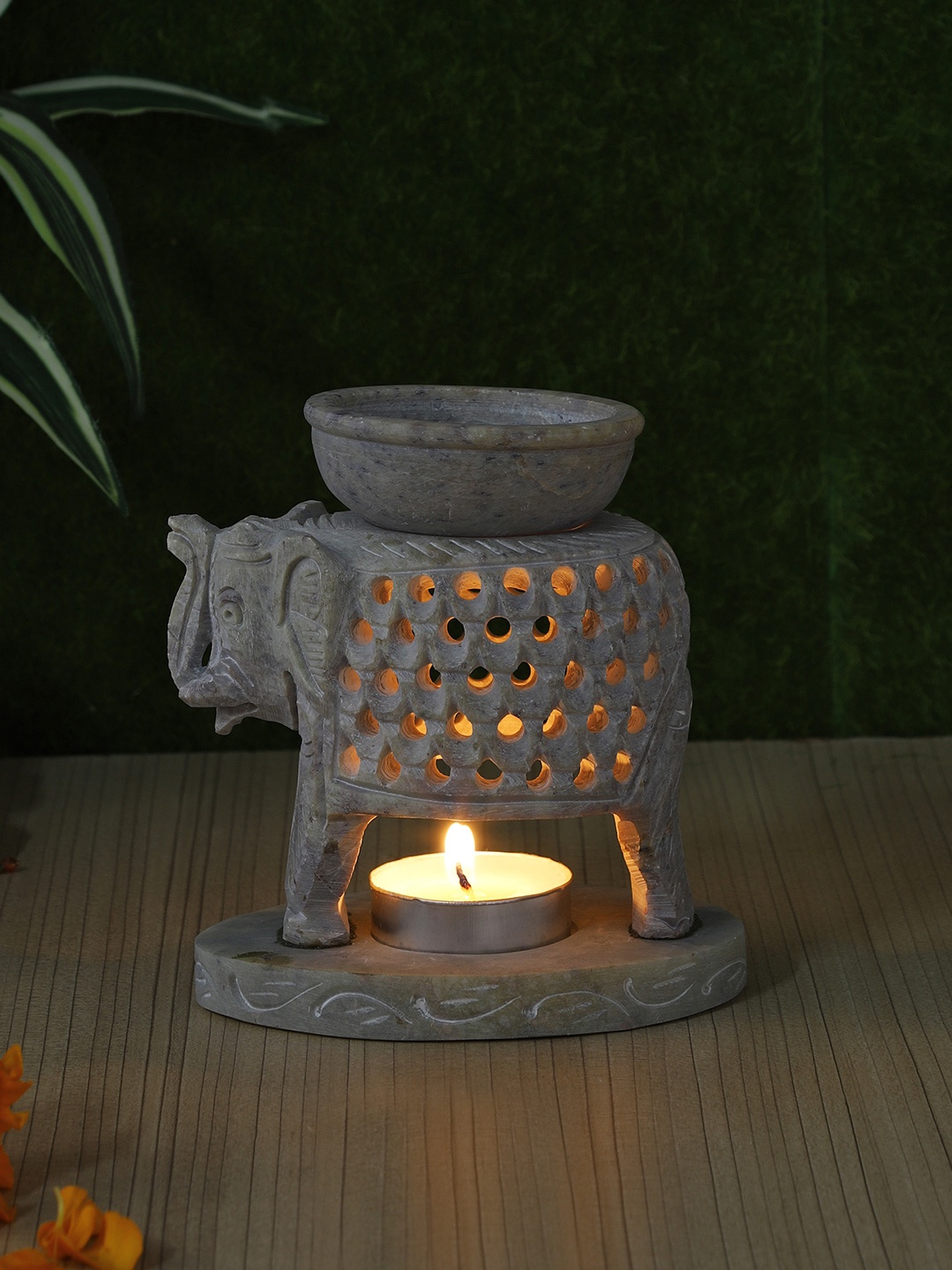 

Aapno Rajasthan White Textured Soapstone Tealight Holder with Oil Diffuser