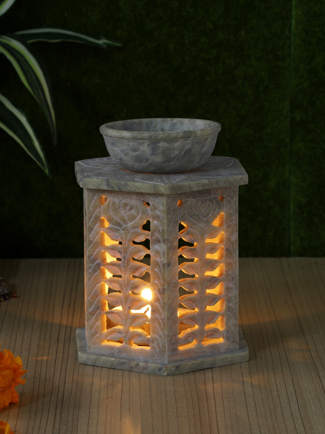 

Aapno Rajasthan White Aroma Oil Diffuser
