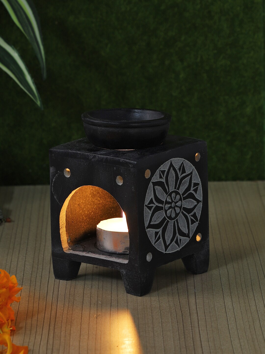 

Aapno Rajasthan Black Tealight Holder With Aroma Oil Diffusers