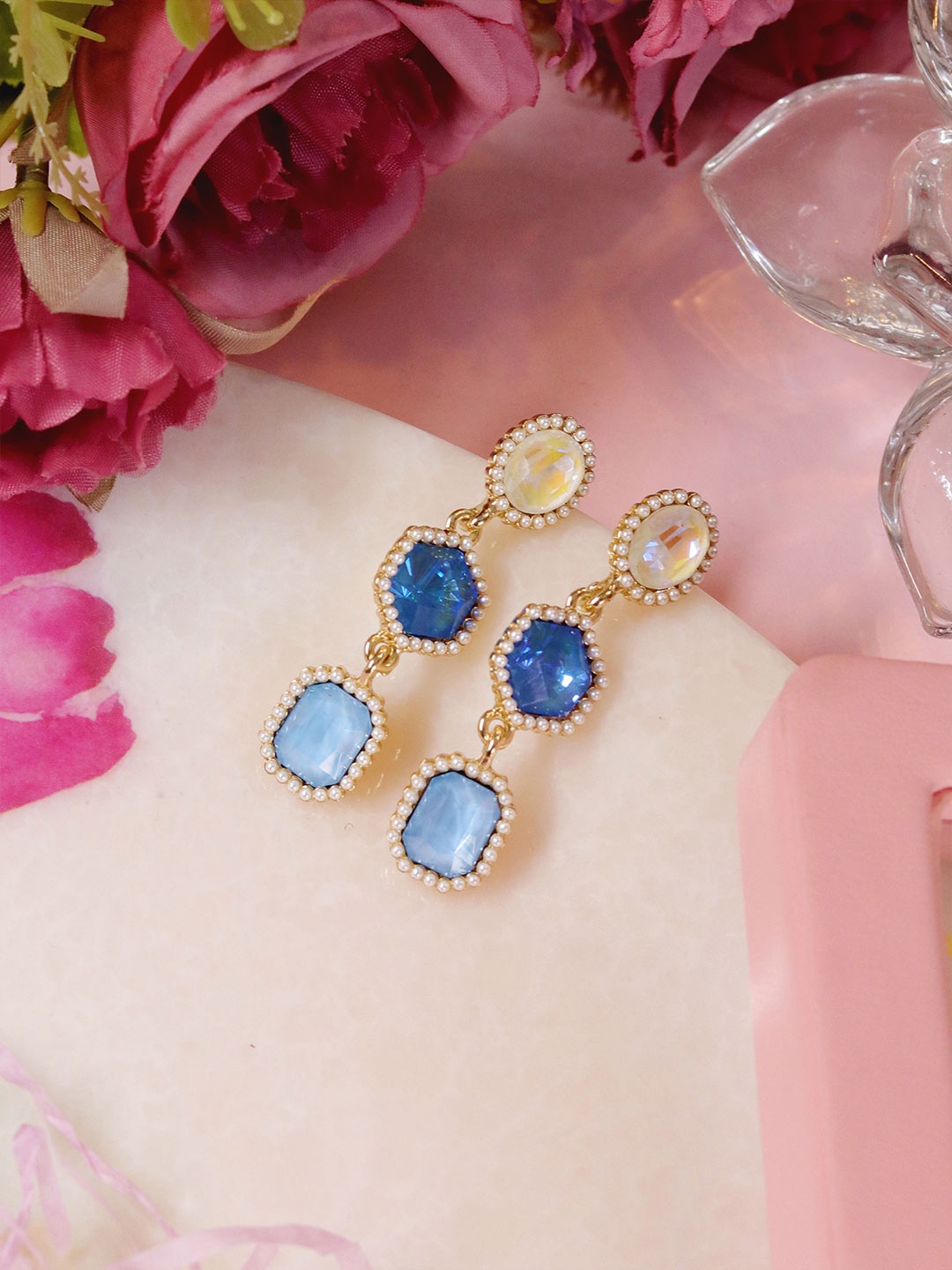

Ishhaara Blue Circular Studs Earrings