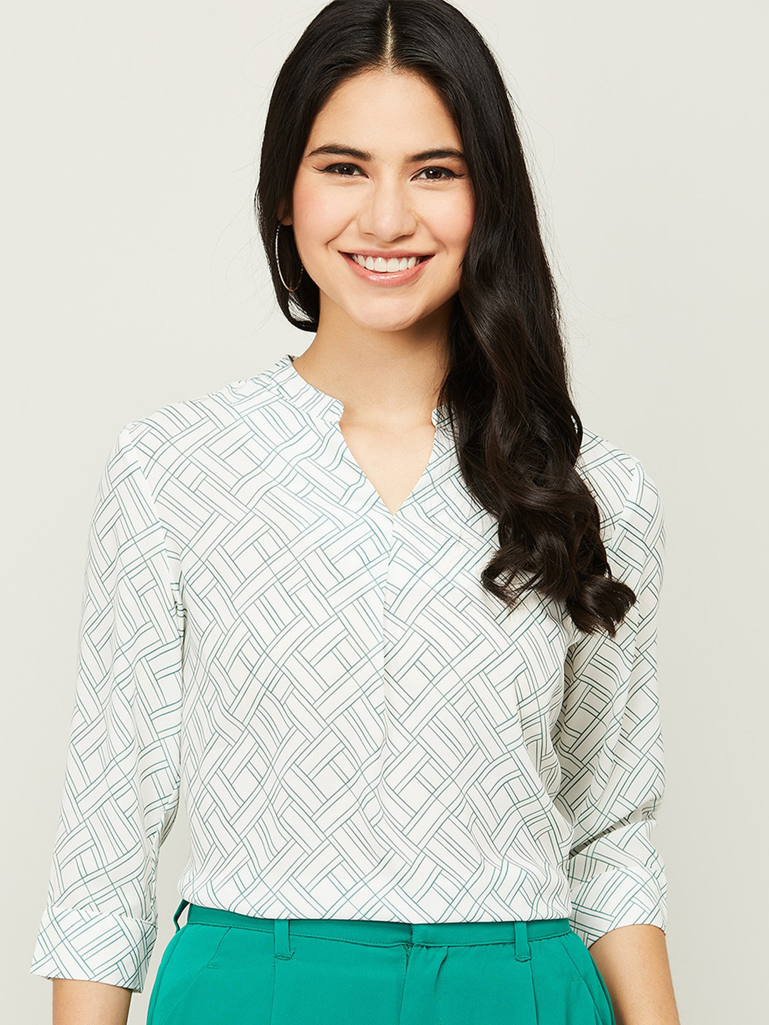 

Bossini White Geometric Print Mandarin Collar Shirt Style Top