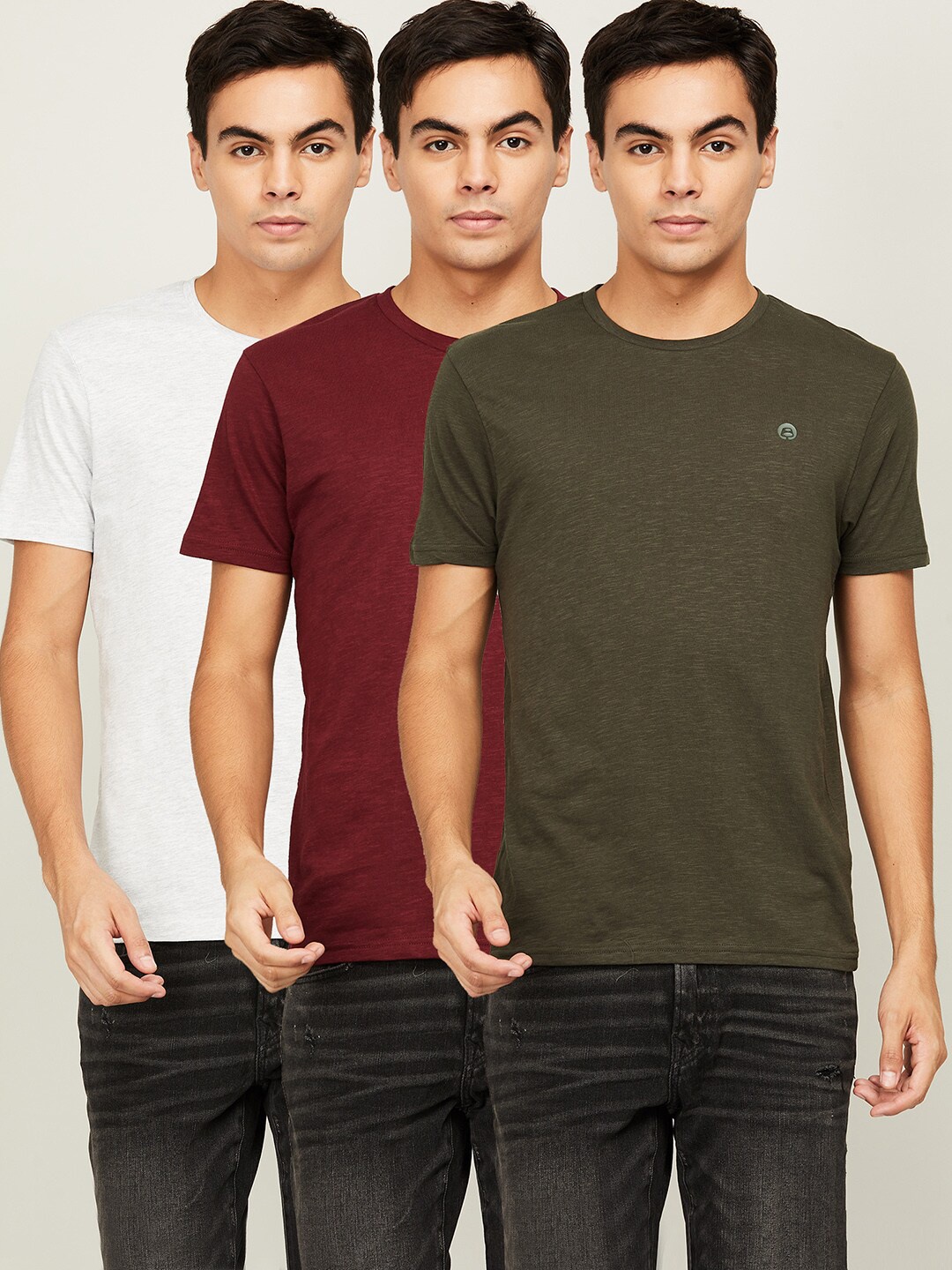 

Bossini Men Olive Green V-Neck Applique Slim Fit T-shirt