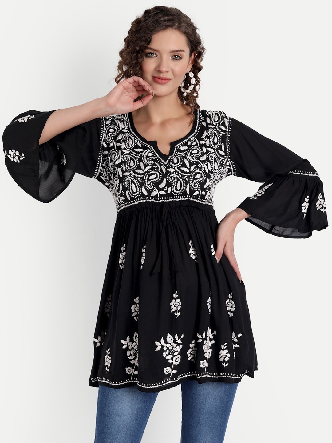 

Indiankala4u Black & White Paisley Yoke Design Chikankari Modal Chikankari Kurti