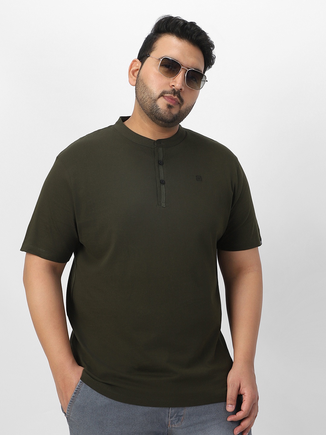 

Urbano Plus Men Olive Green Henley Neck T-shirt