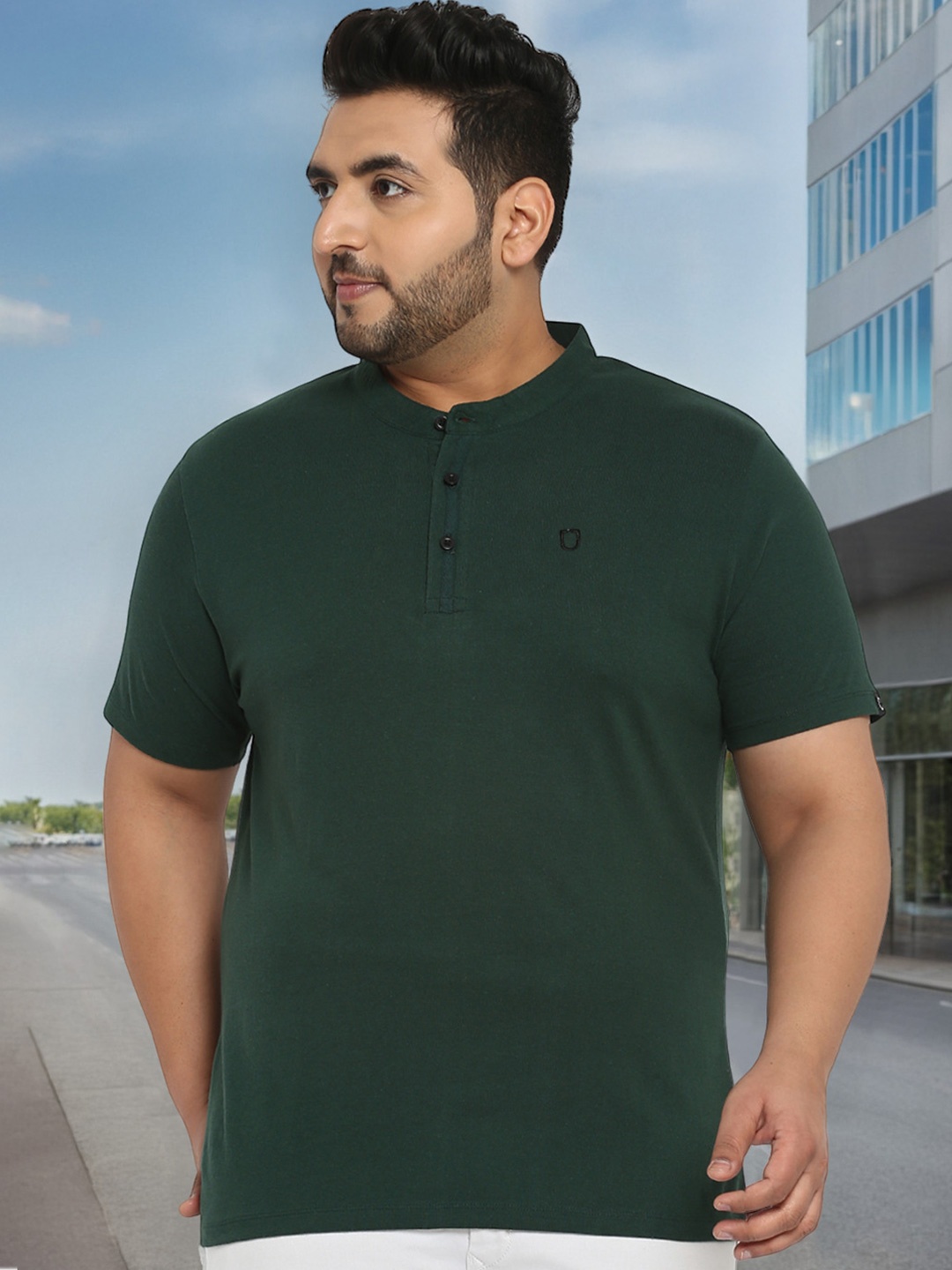 

Urbano Plus Men Green Mandarin Collar T-shirt