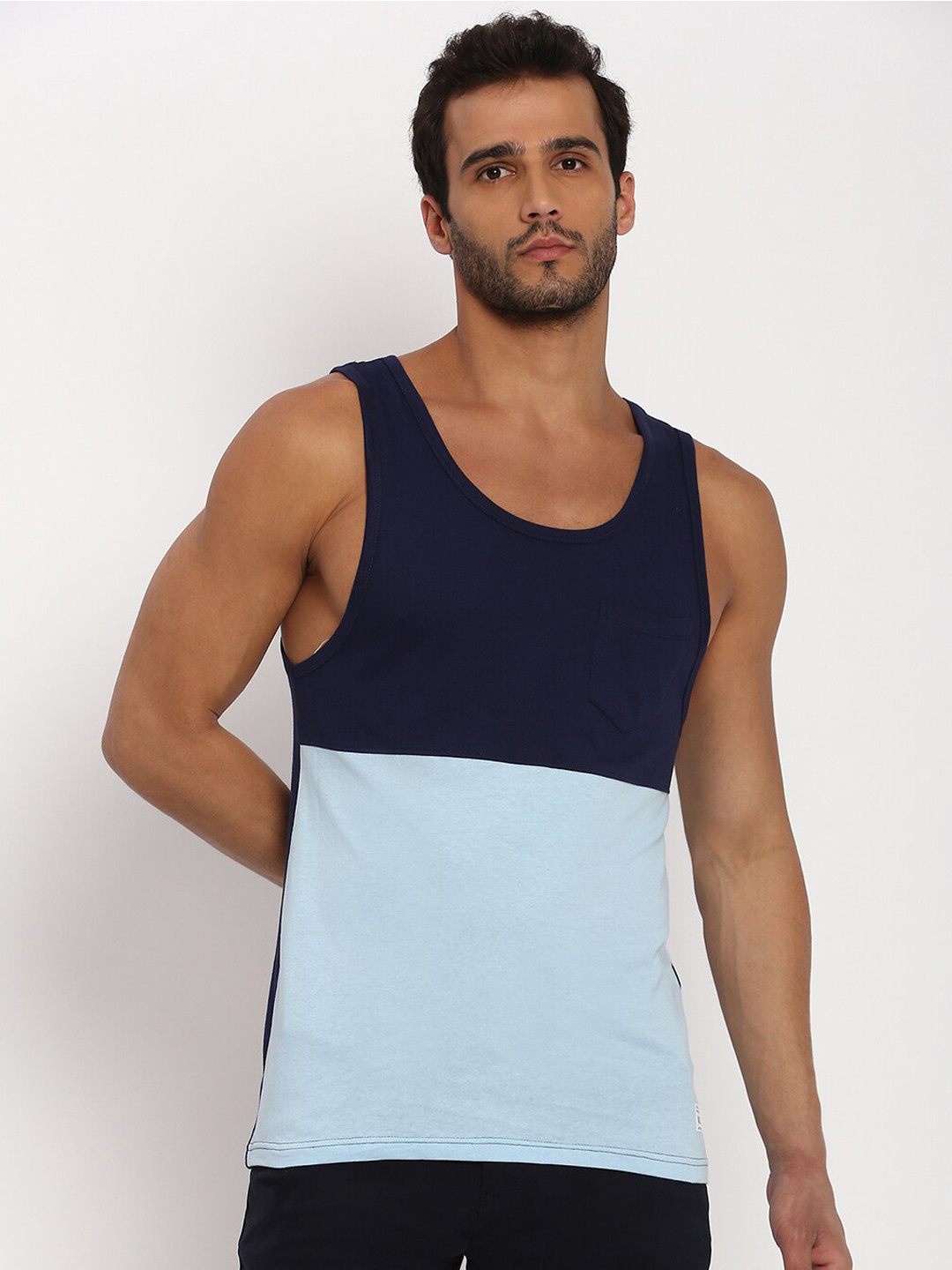 

abof Men Blue Colourblocked Pure Cotton Gym Vest BOS21AMCWVS0016914