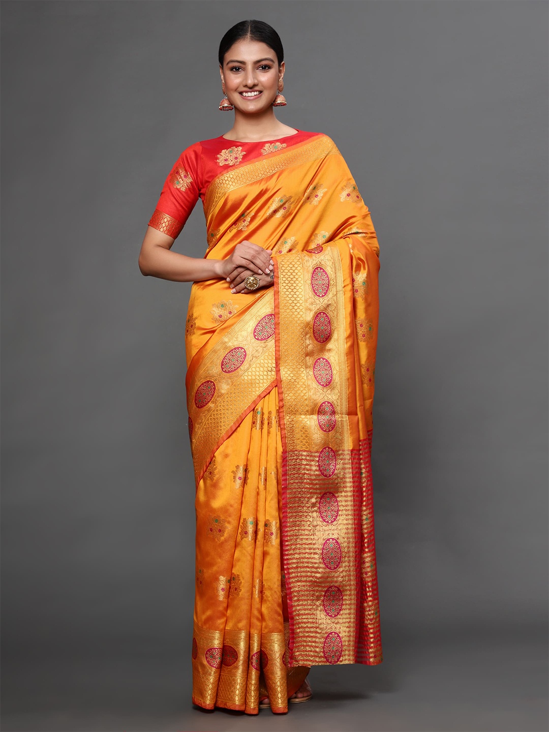 

Havida Sarees Gold-Toned & Red Floral Zari Silk Blend Banarasi Saree