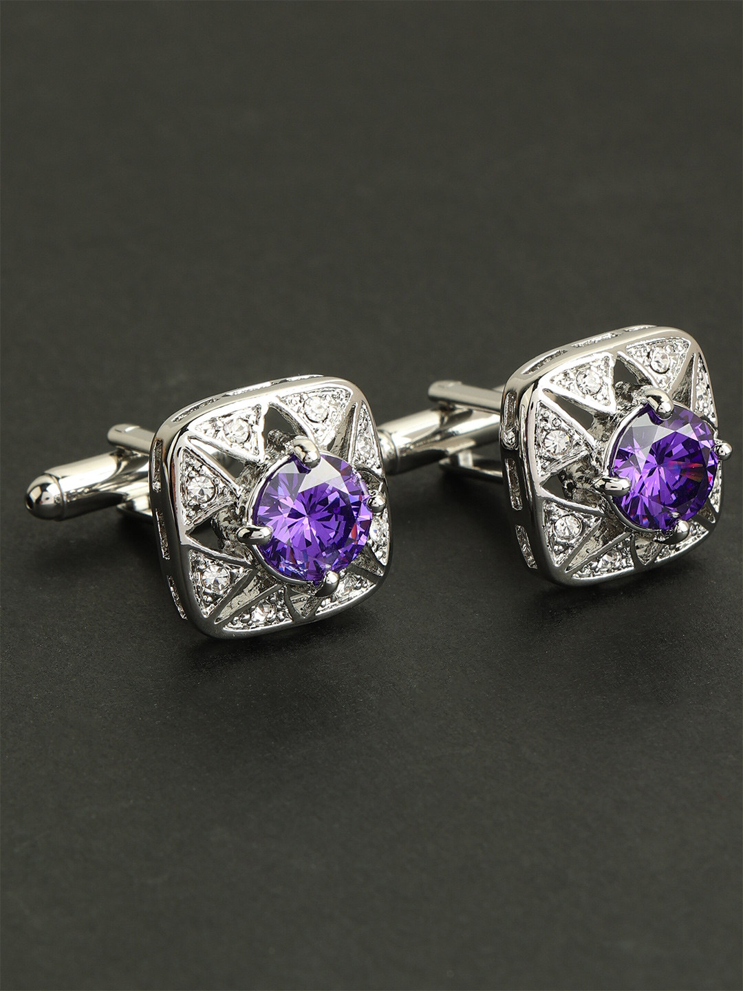

Alvaro Castagnino Purple & Silver-Toned Diamond Shaped Cufflink