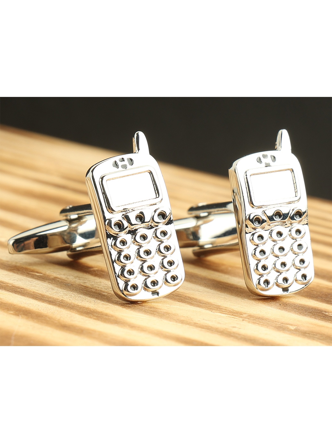 

Alvaro Castagnino Silver-Toned & Purple Quirky Cufflink