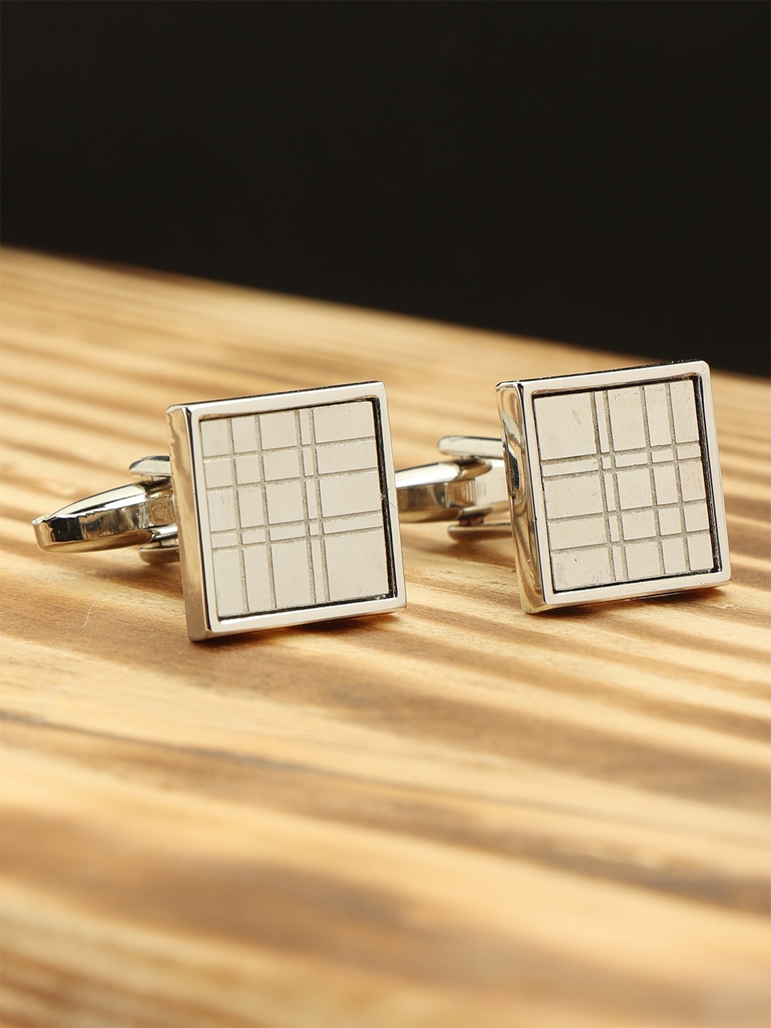 

Alvaro Castagnino Silver-Toned Textured Square Cufflink