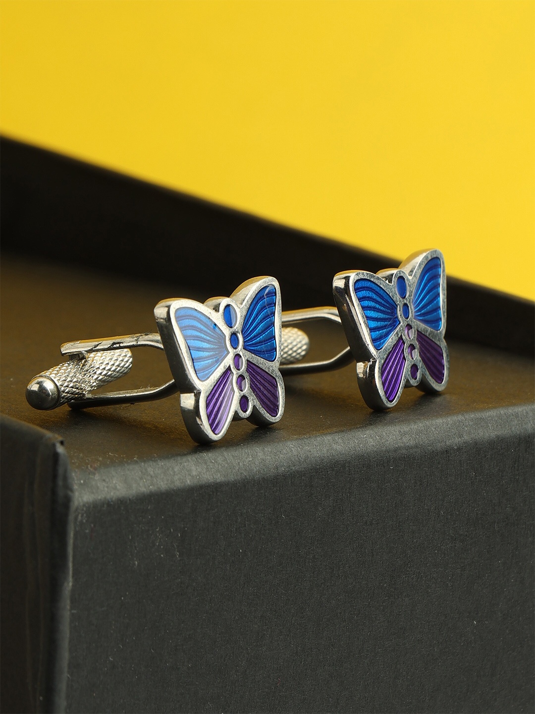 

Alvaro Castagnino Blue & Silver-Toned Quirky Cufflink