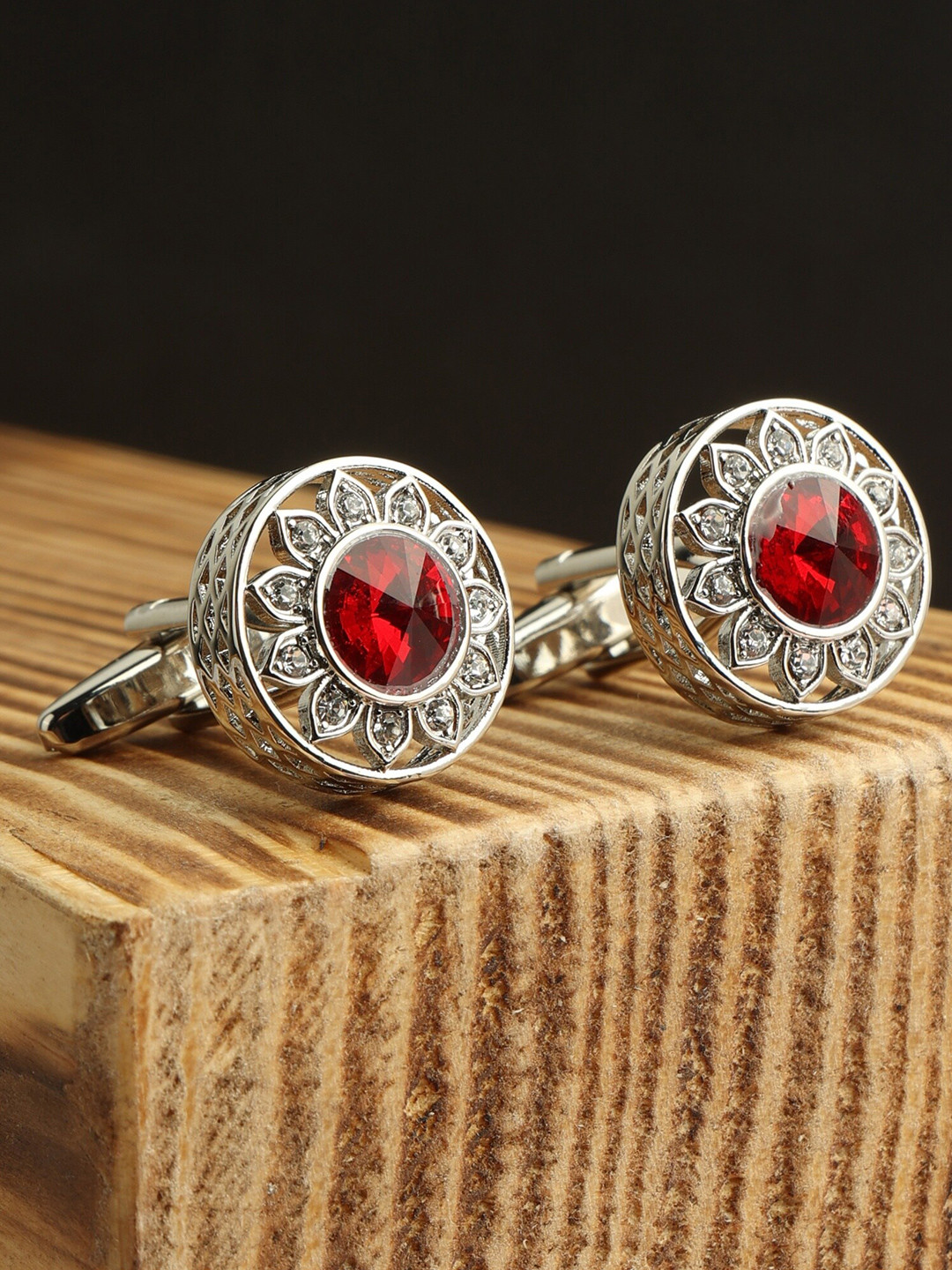 

Alvaro Castagnino Red & Silver-Toned Round Cufflink