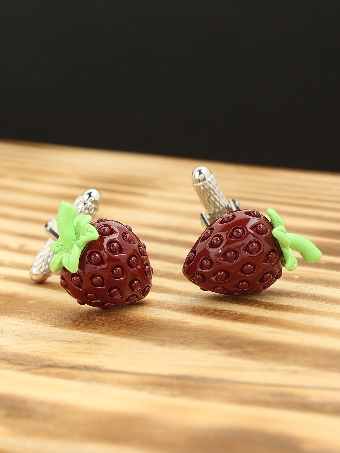 

Alvaro Castagnino Maroon & Silver-Toned Strawberry Shaped Cufflink