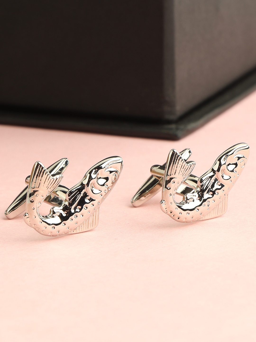 

Alvaro Castagnino Silver-Toned Quirky Cufflink