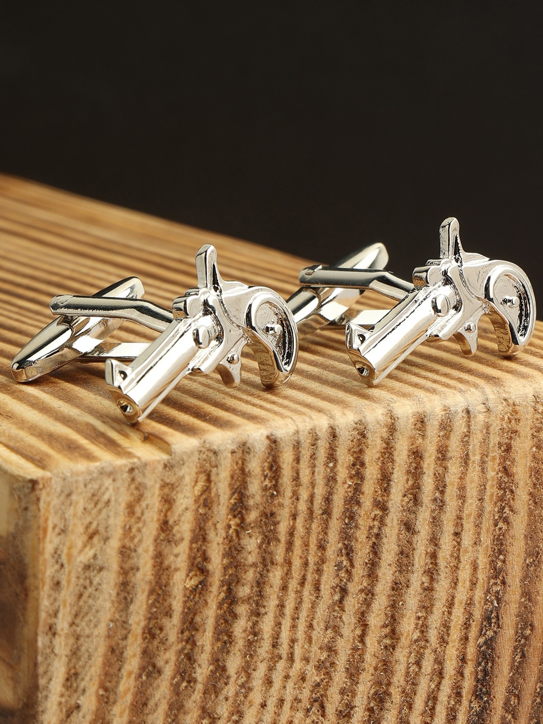 

Alvaro Castagnino Silver-Toned Quirky Cufflink