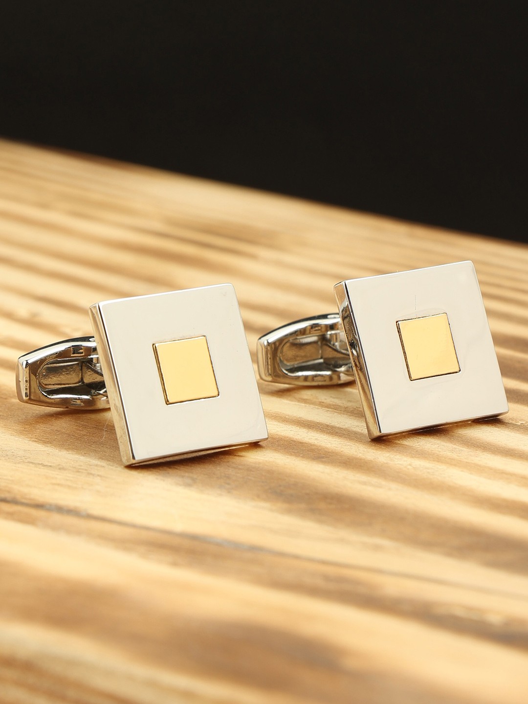 

Alvaro Castagnino Silver-Toned Cufflink