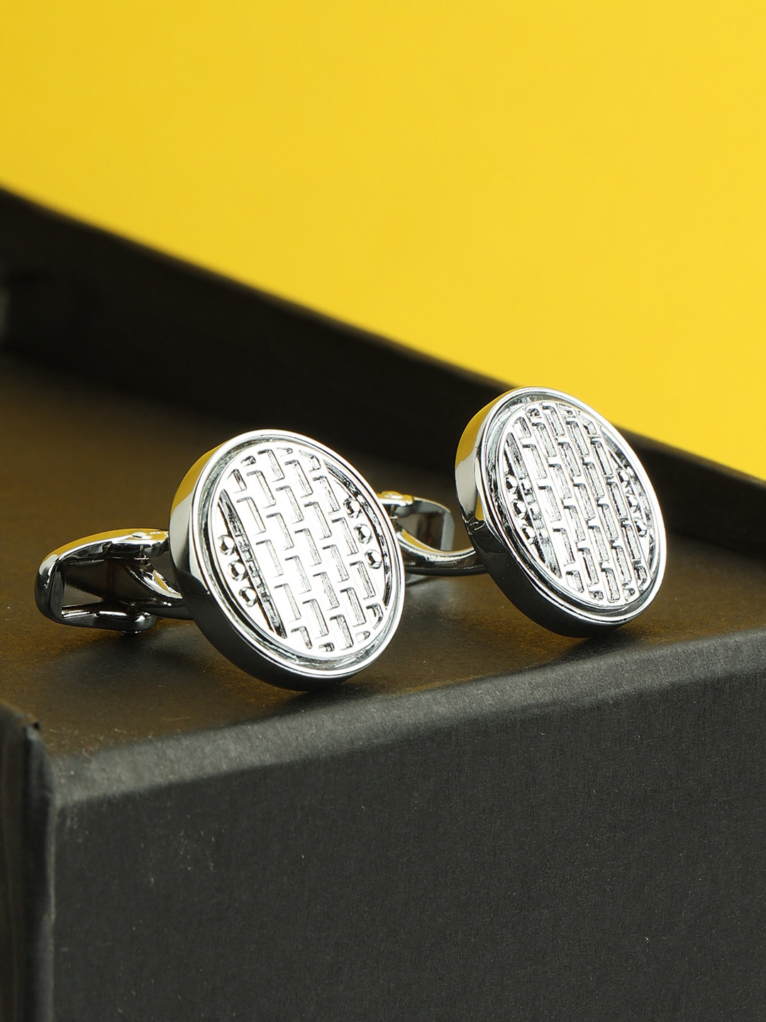 

Alvaro Castagnino Silver-Toned Round Cufflink