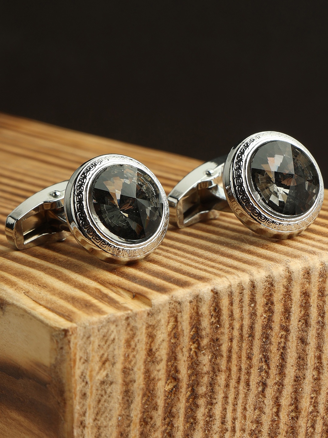 

Alvaro Castagnino Black & Green Round Cufflink