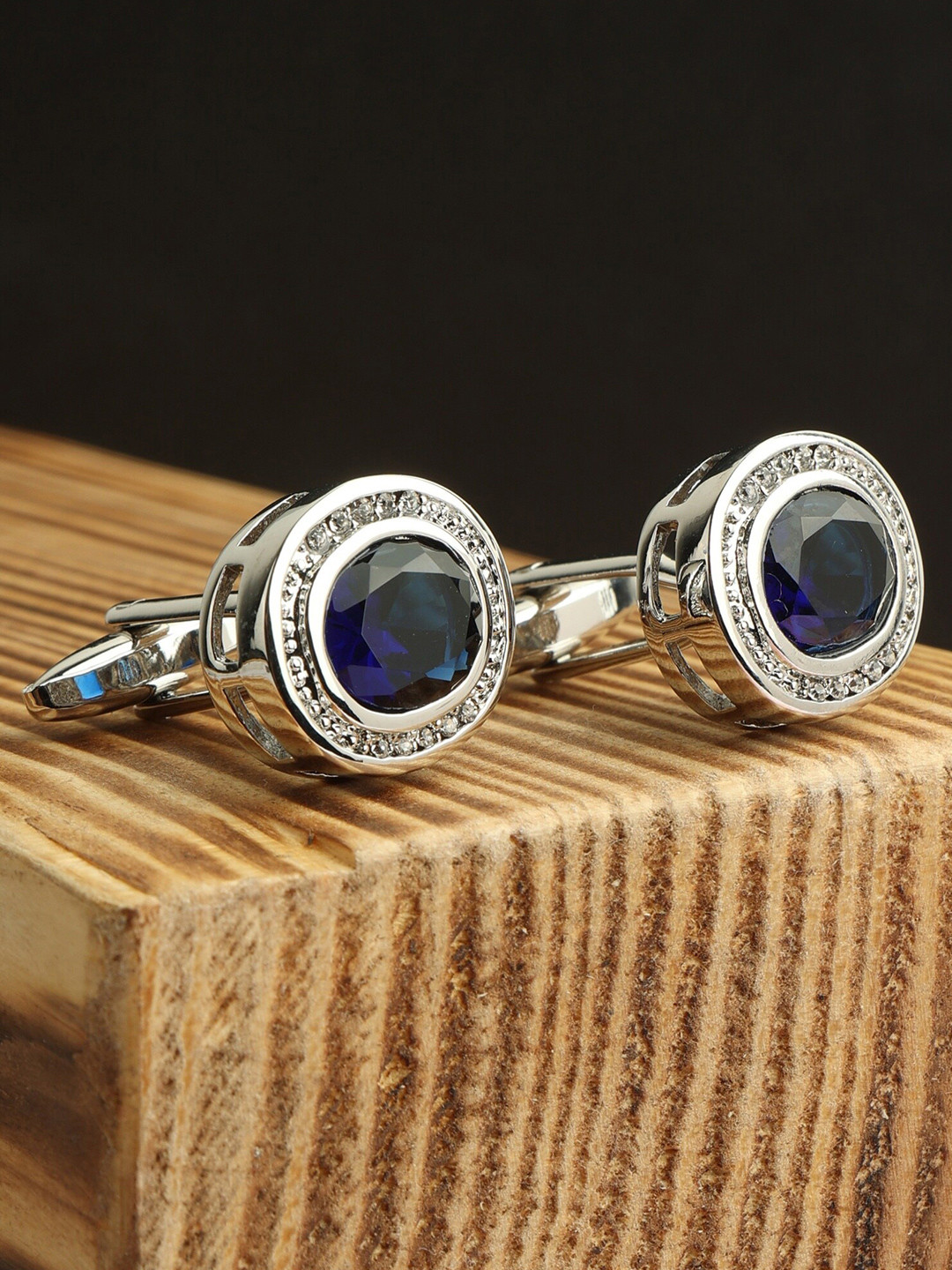

Alvaro Castagnino Blue & Silver-Toned Cufflink