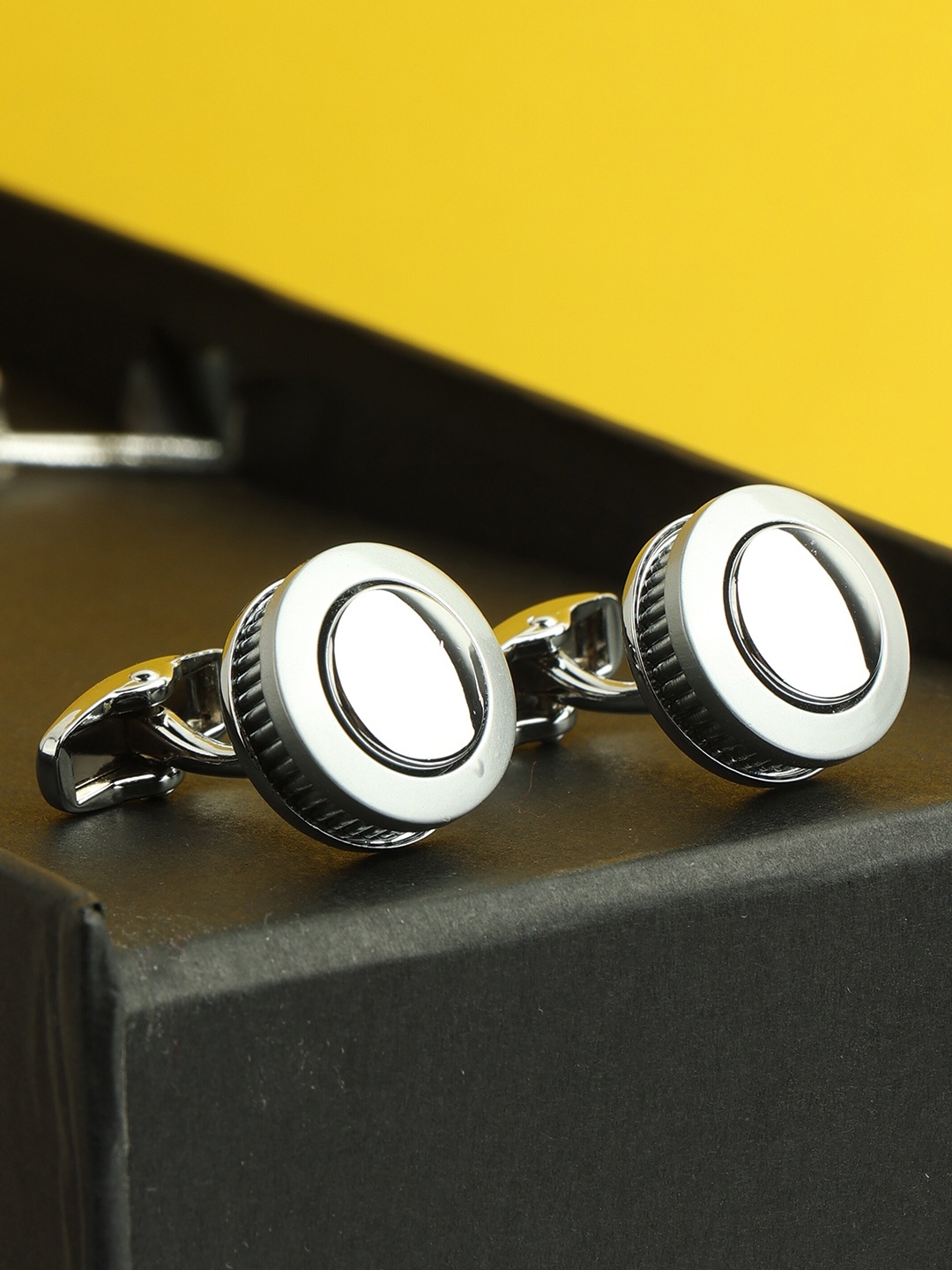 

Alvaro Castagnino Silver-Toned Round Cufflink