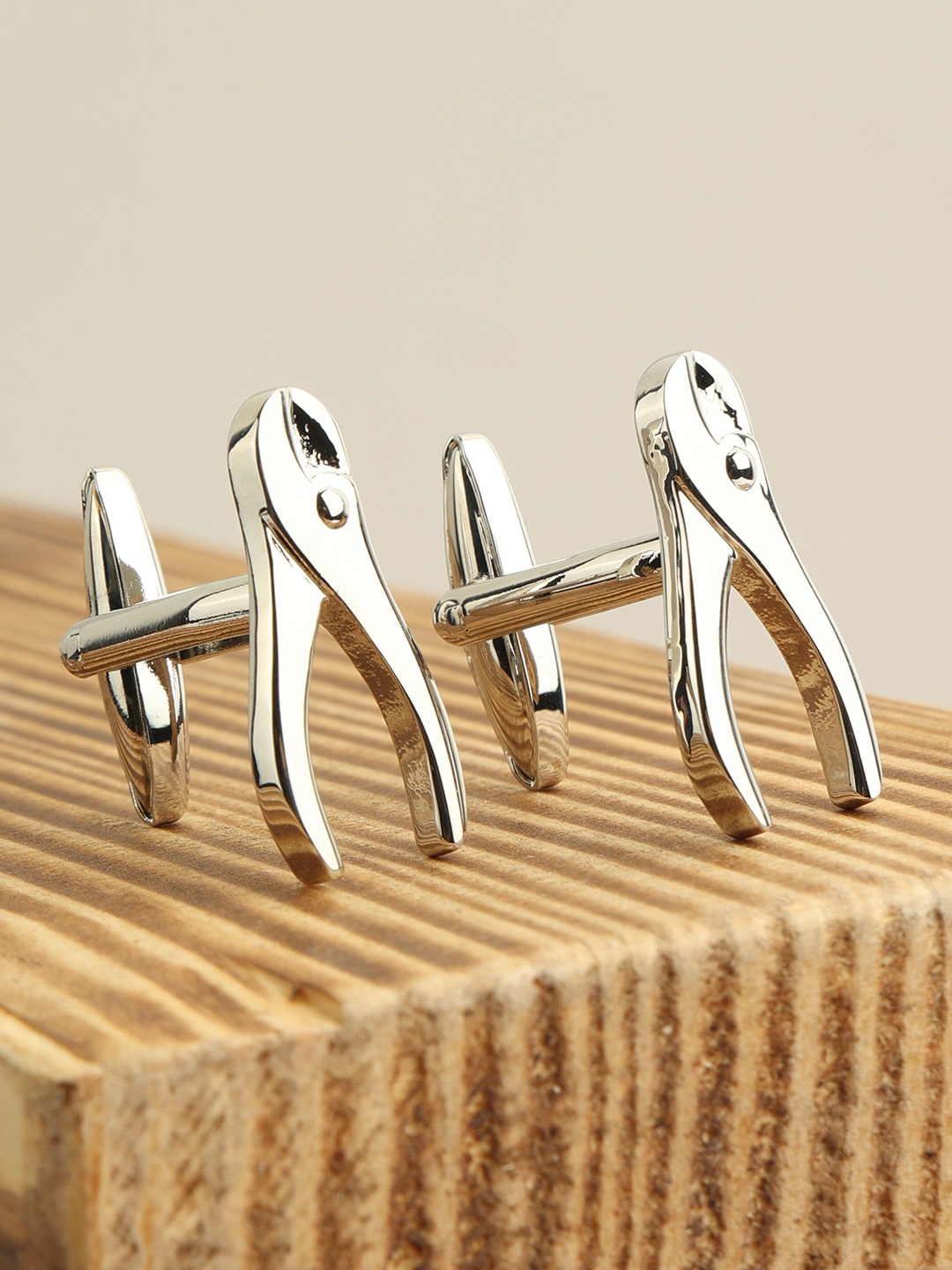 

Alvaro Castagnino Silver-Toned Quirky Cufflink