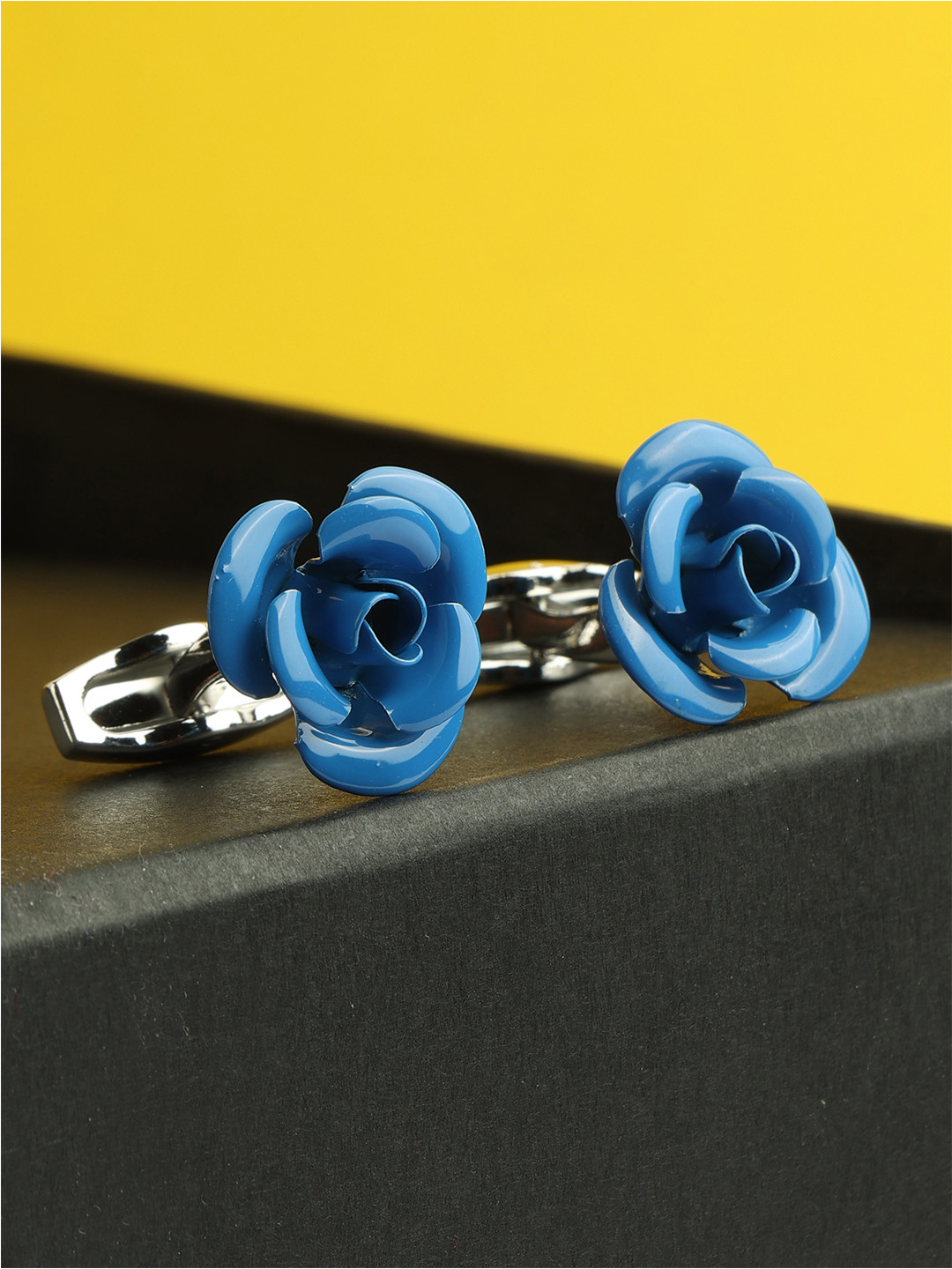 

Alvaro Castagnino Blue & Silver-Toned Floral Cufflink