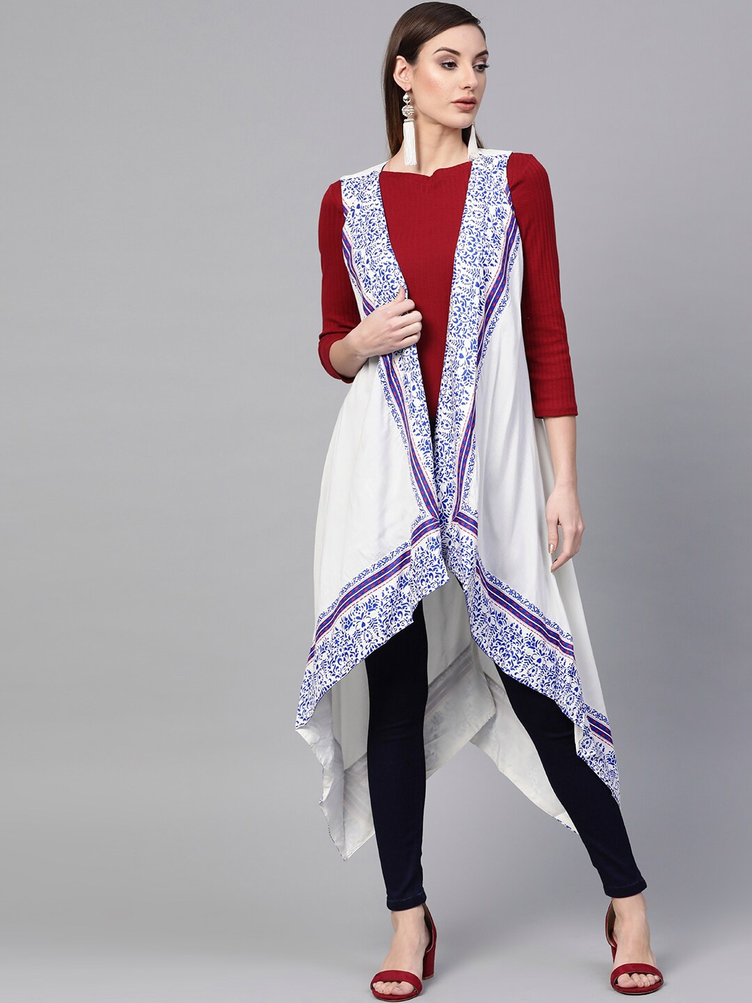 

Geroo Jaipur Women Off White & Blue Printed Shrug
