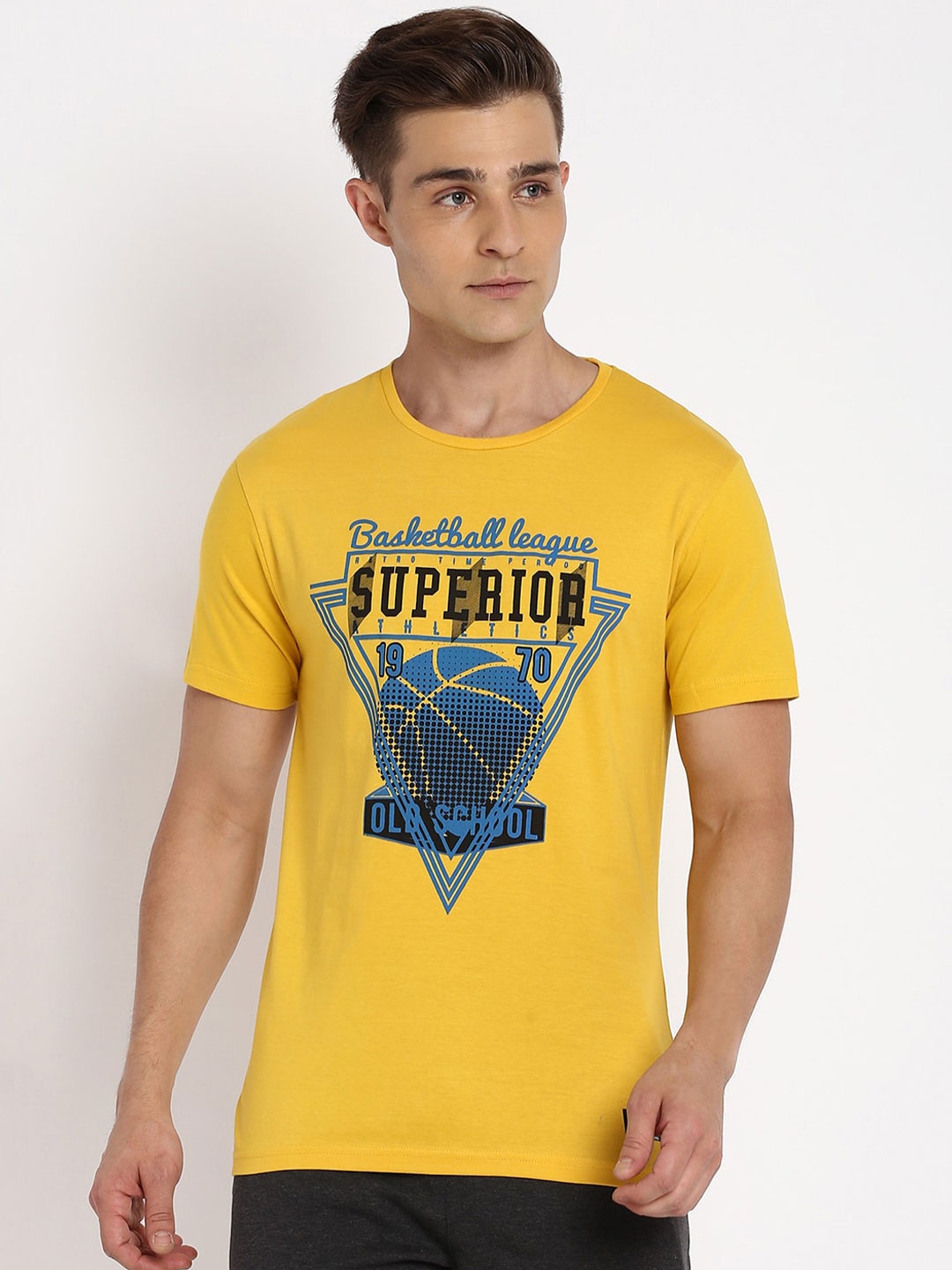 

abof Men Yellow Typography Printed Applique Slim Fit T-shirt