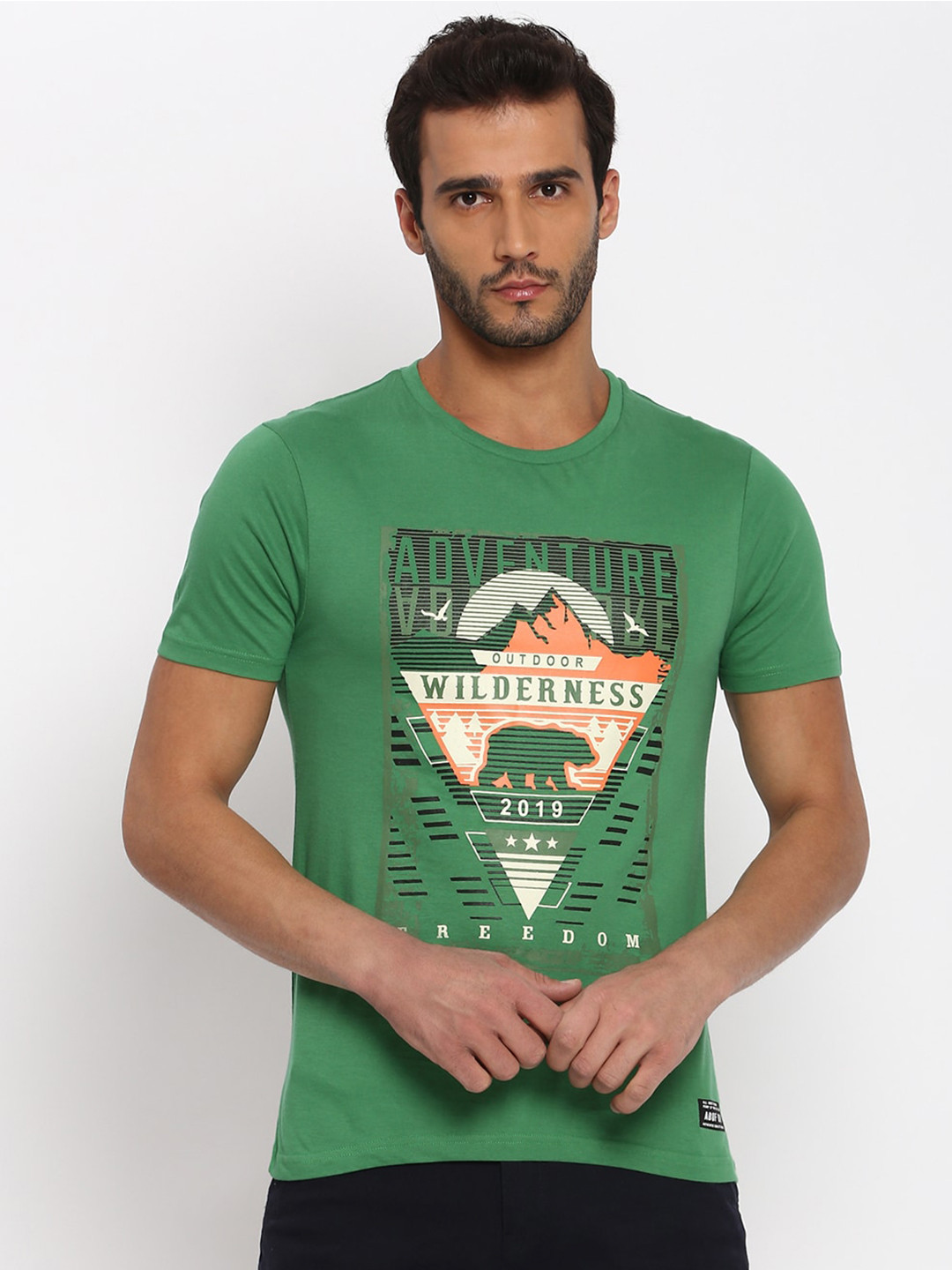

abof Men Green Typography Printed Applique Slim Fit T-shirt