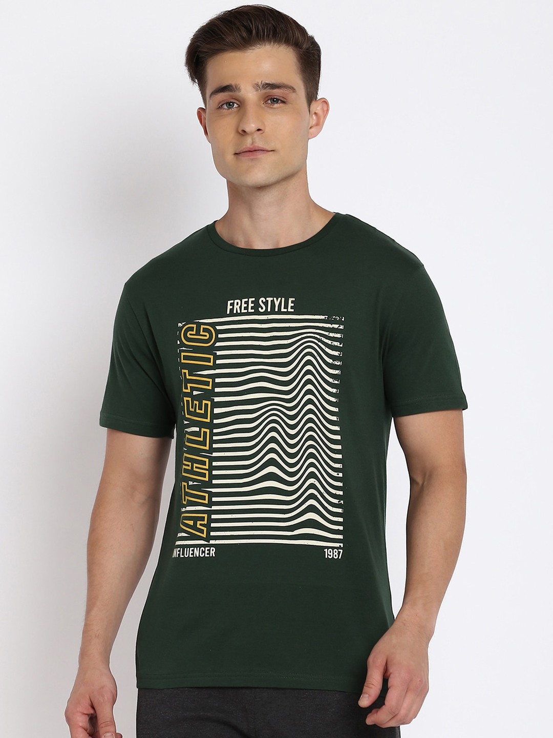 

abof Men Green Typography Printed Raw Edge Slim Fit T-shirt
