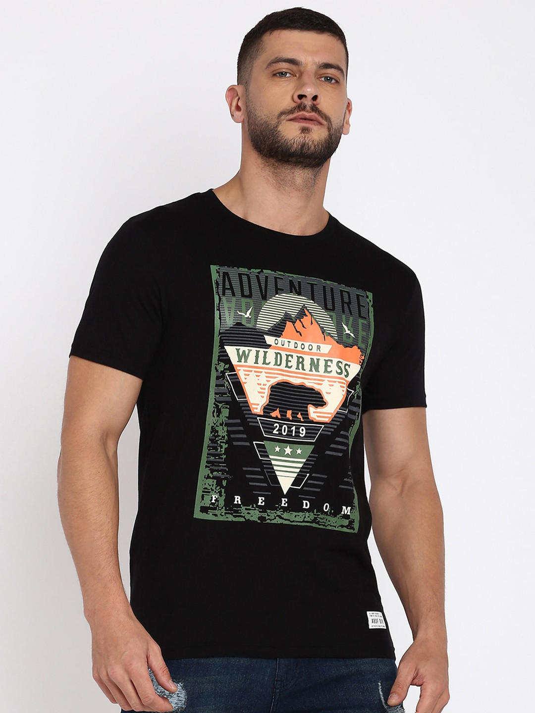 

abof Men Black Typography Printed Raw Edge Slim Fit T-shirt