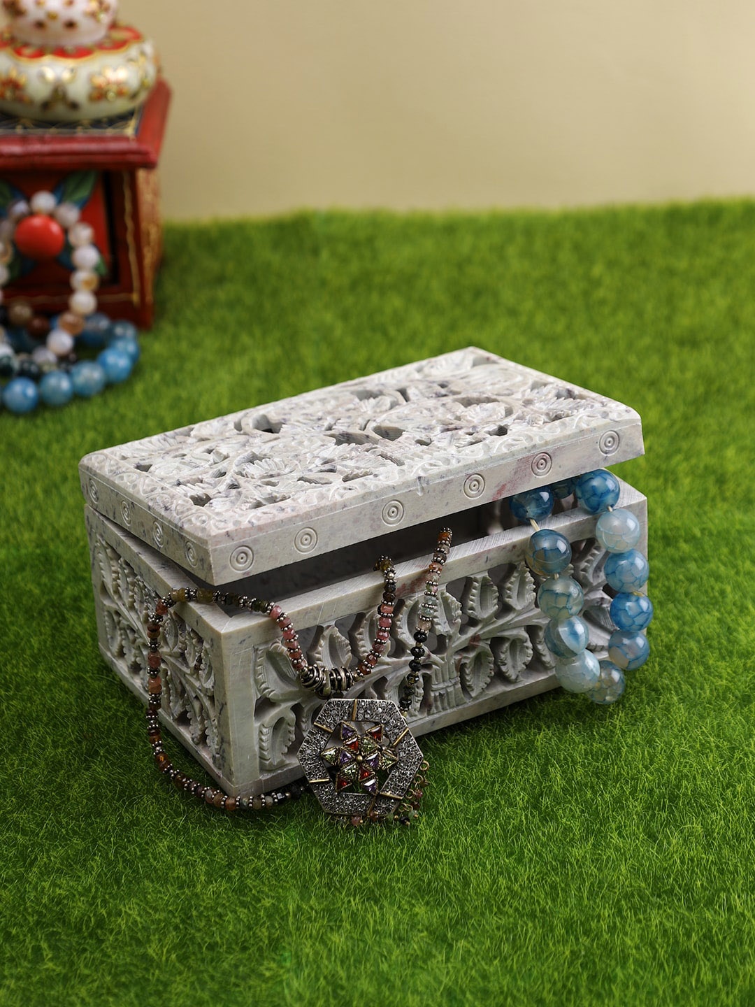 

Aapno Rajasthan White Soapstone Jewellery Box