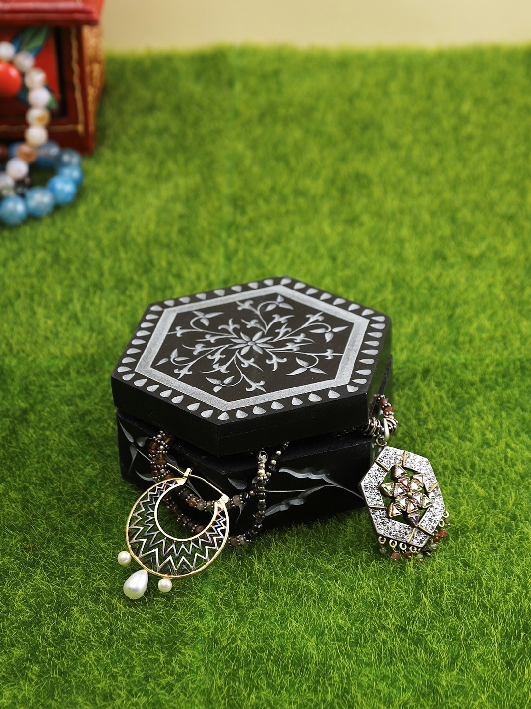 

Aapno Rajasthan Black Self Design Multi-Utility Organisers