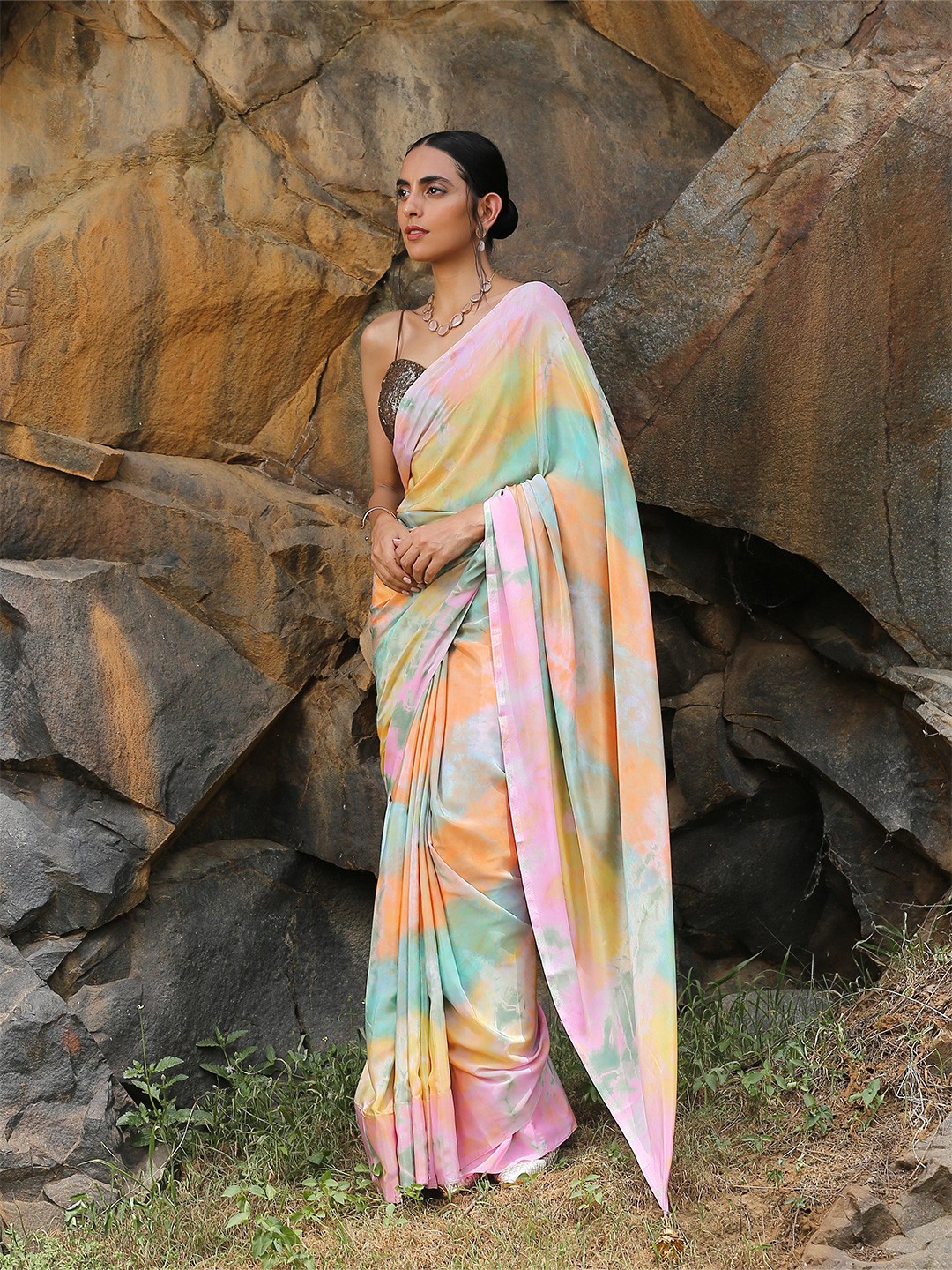 

Swtantra Pink & Sea Green Abstract Printed Saree