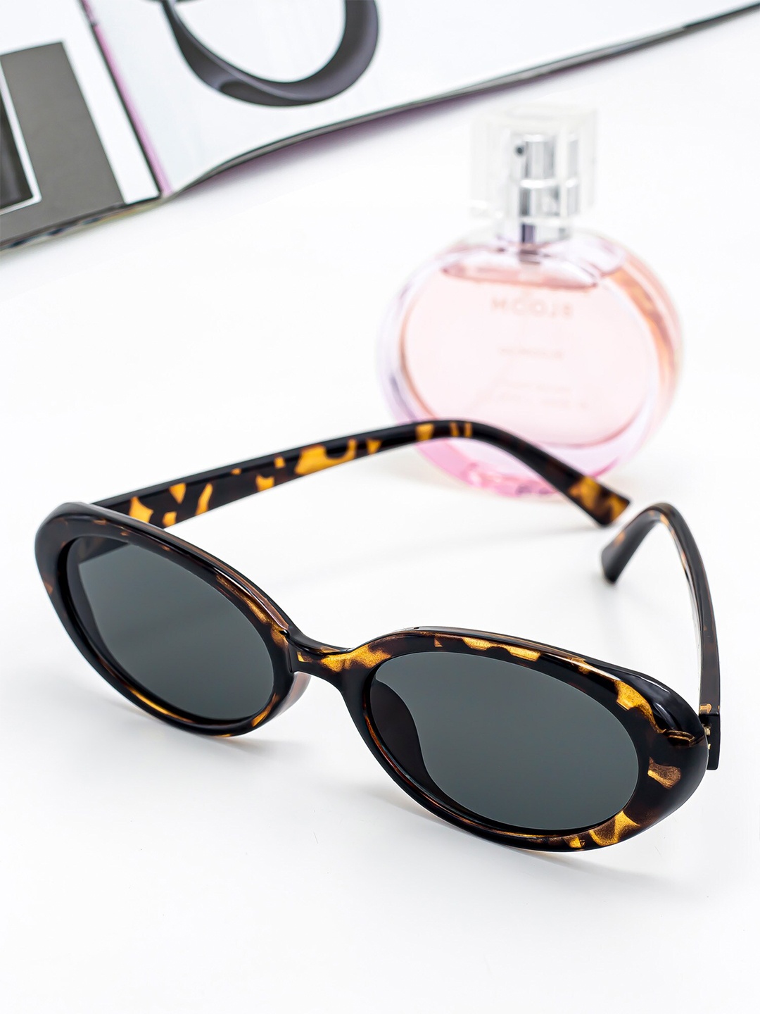

Bellofox Women Black Lens & Black Oval Sunglasses