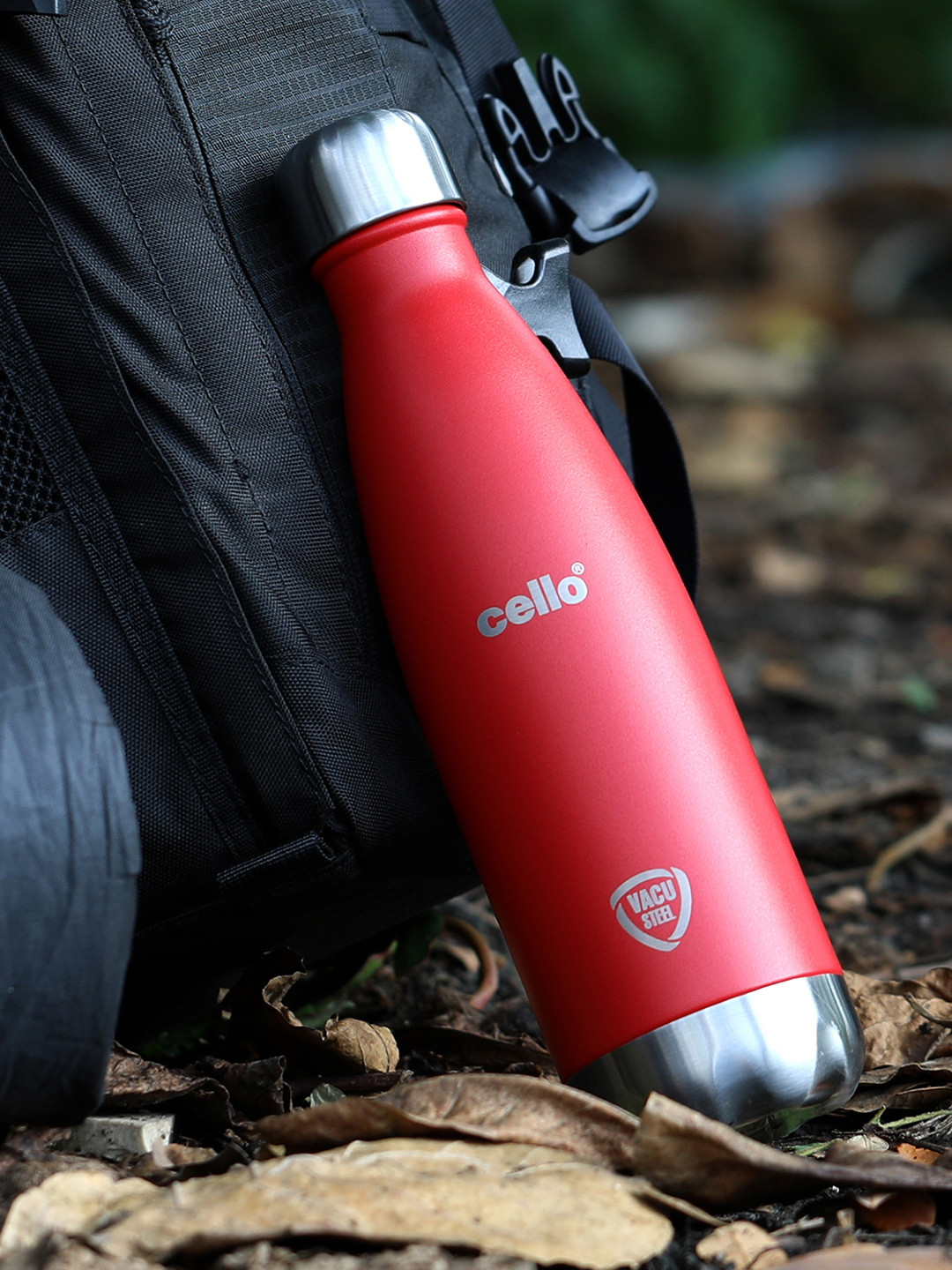 

Cello Duro Swift Red Vacusteel Double walled insulated flask with DTP coating- 500ml