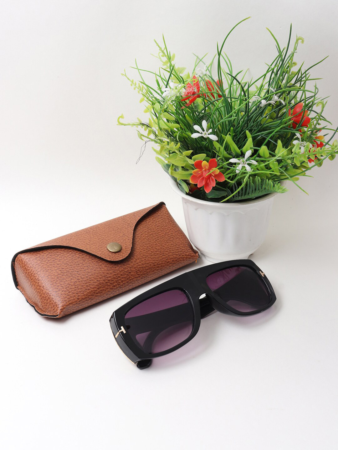 

FROGGY Unisex Kids Purple Lens & Black Wayfarer Sunglasses with UV Protected Lens FG-1918-02-Black