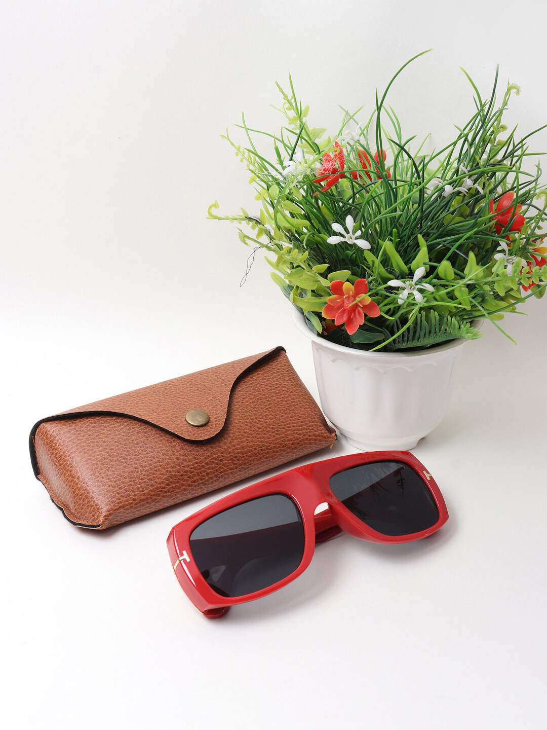 

FROGGY Unisex Kids Black Lens & Red Wayfarer Sunglasses with UV Protected Lens FG-1918-07-Red