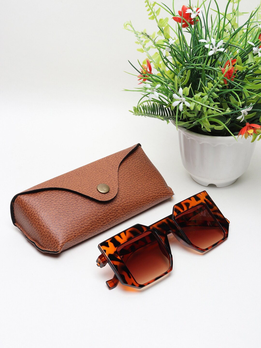 

FROGGY Unisex Kids Brown Lens & Brown Wayfarer Sunglasses with UV Protected Lens FG-789-02-Brown